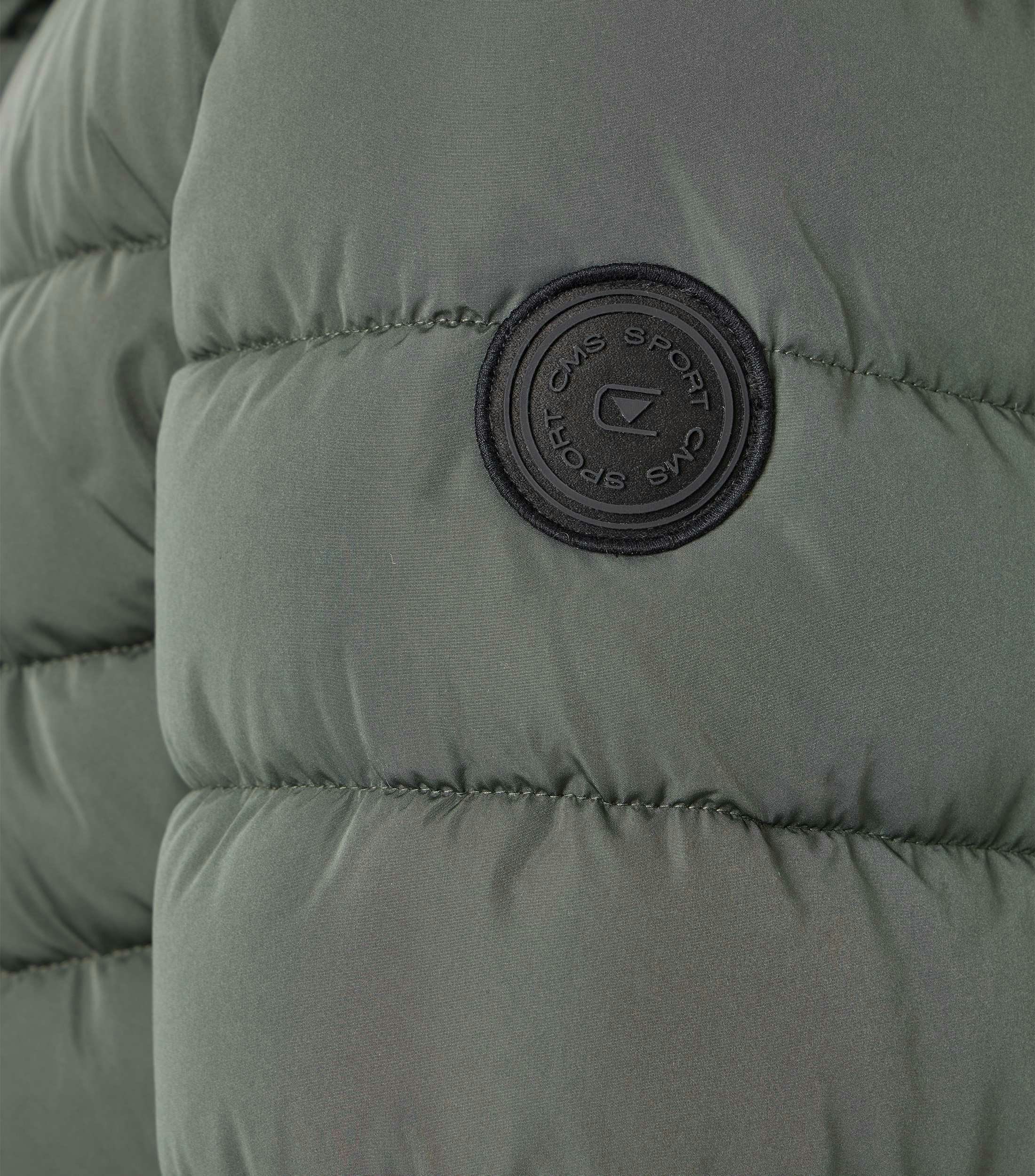 Eine Jacke im uni Muster in der Farbe Grün