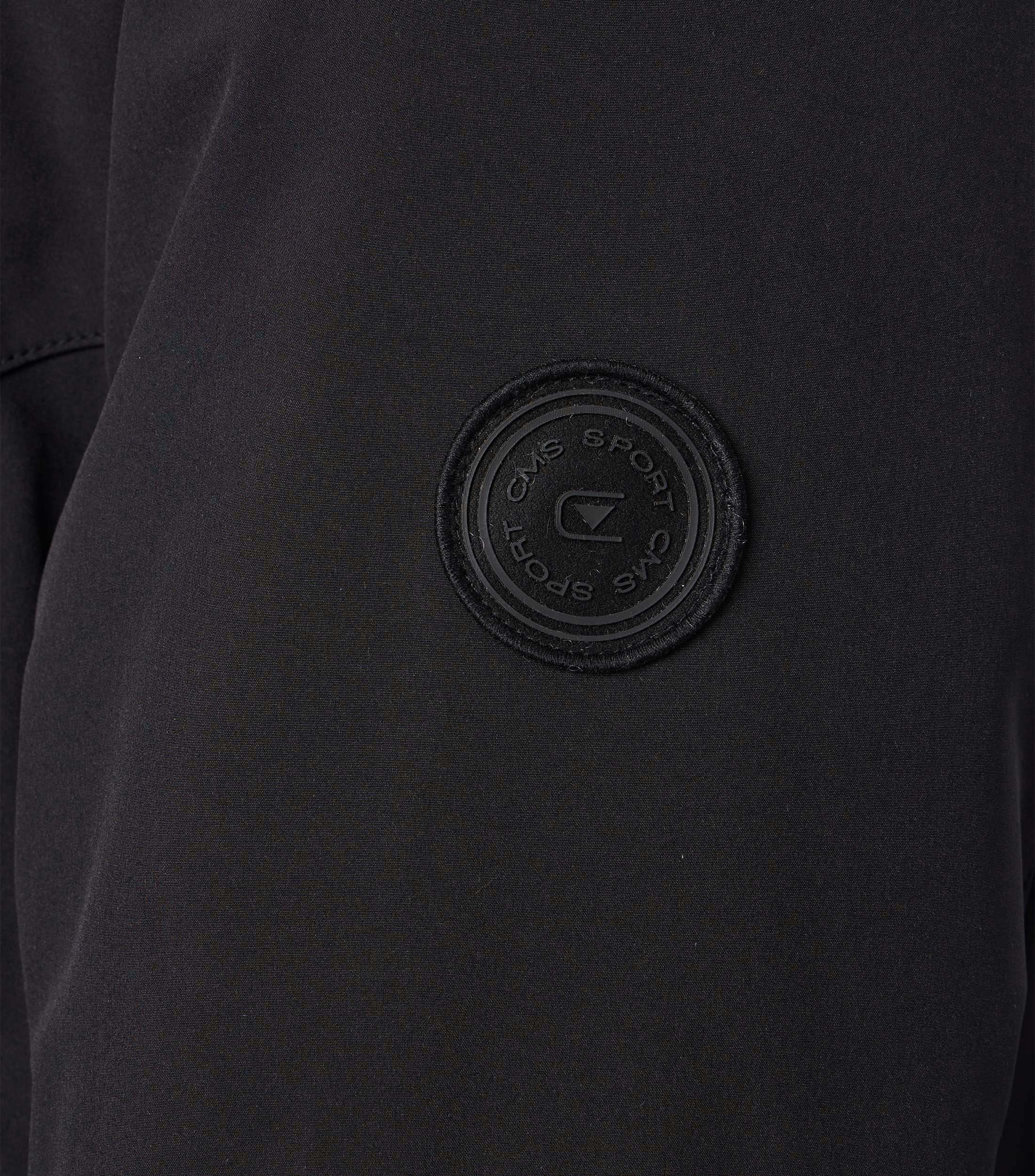 Eine Jacke im uni Muster in der Farbe Schwarz