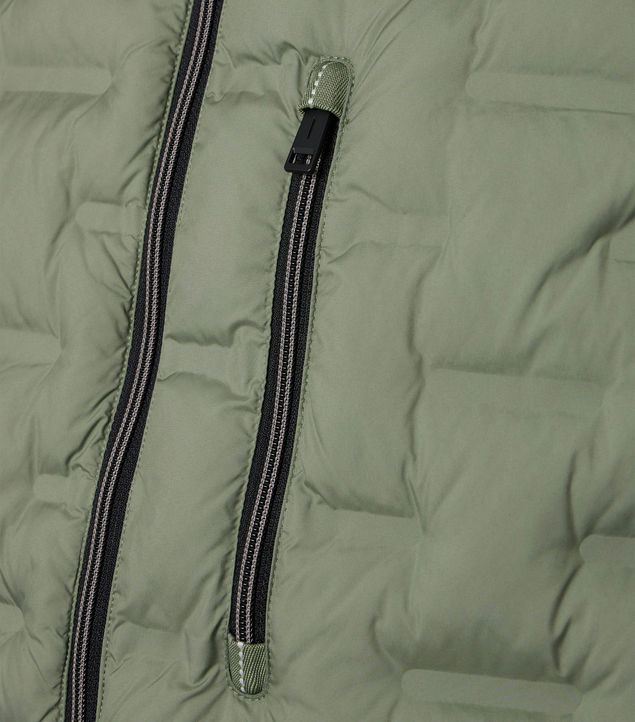 Eine Weste im uni Muster in der Farbe Mint