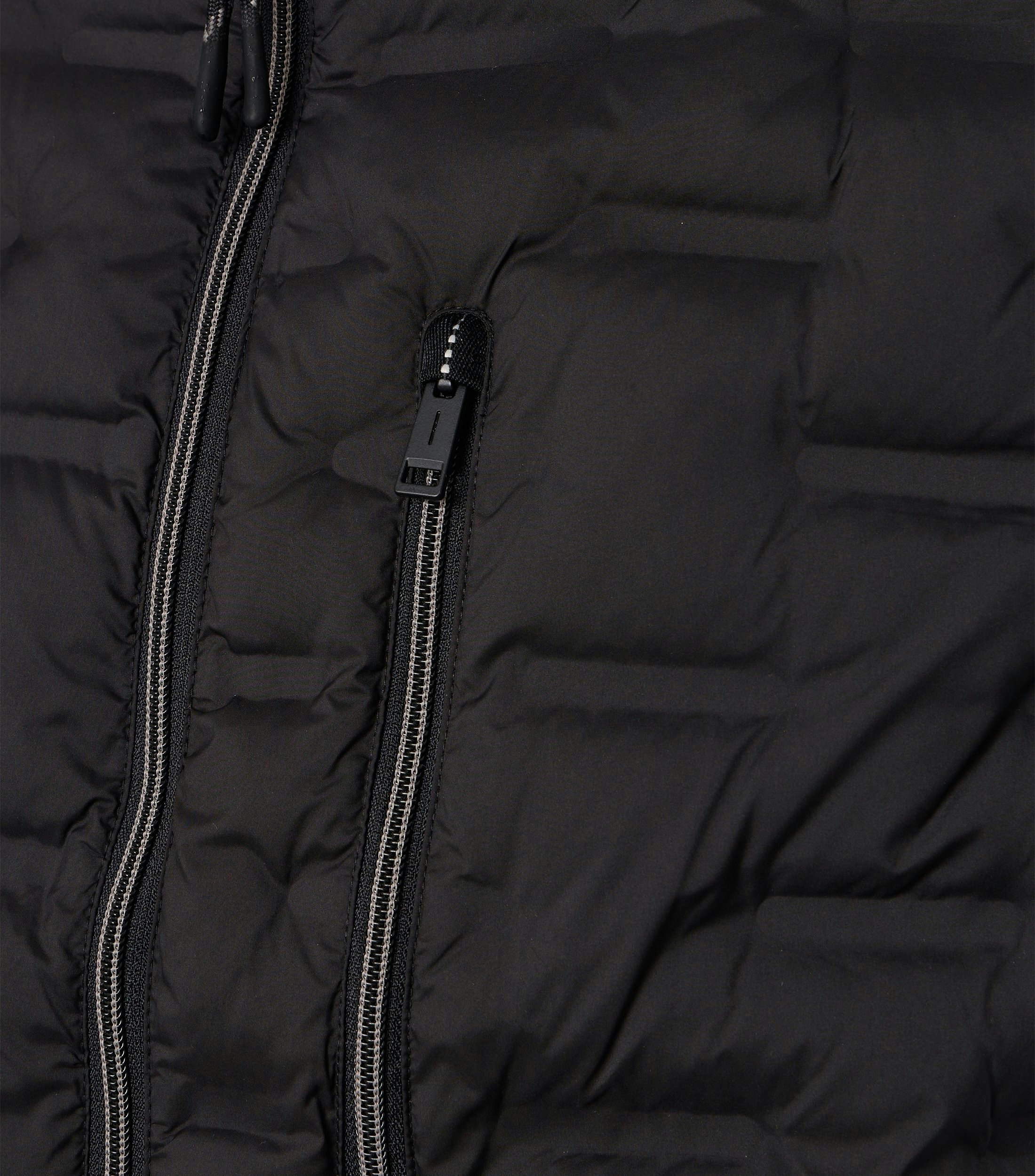 Eine Weste im uni Muster in der Farbe Schwarz