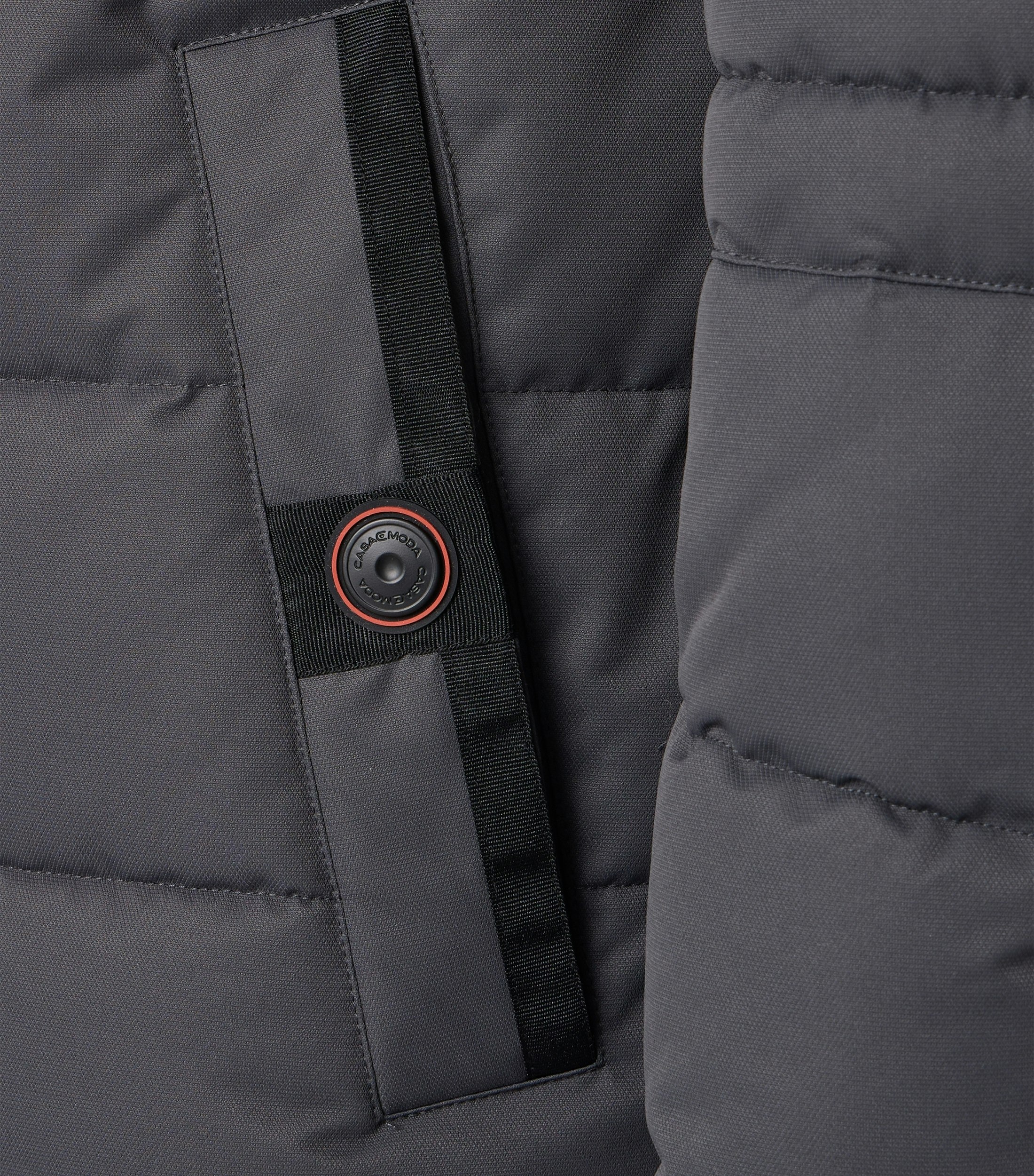 Eine Jacke im uni Muster in der Farbe Grau