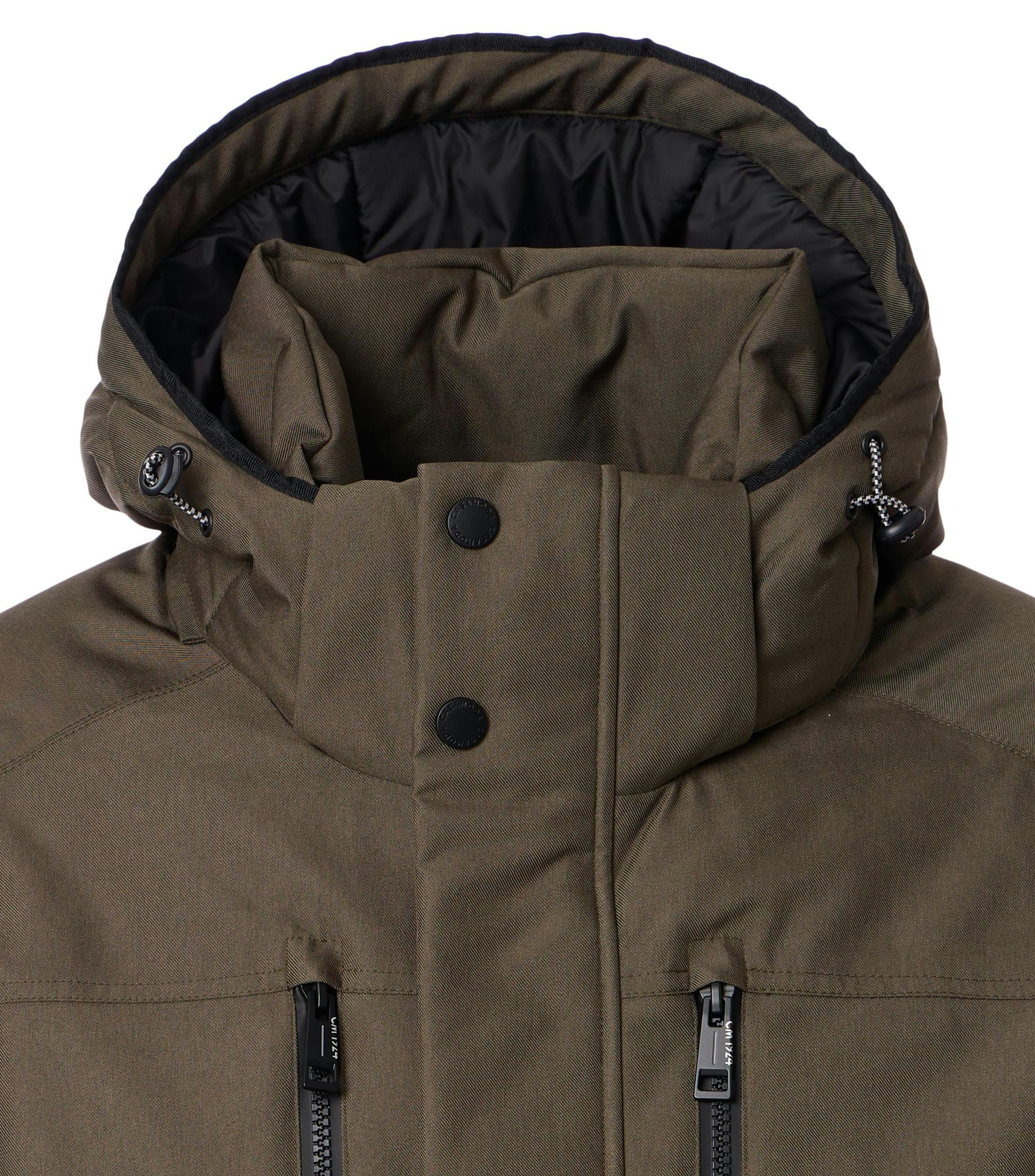 Eine Jacke im uni Muster in der Farbe Grün