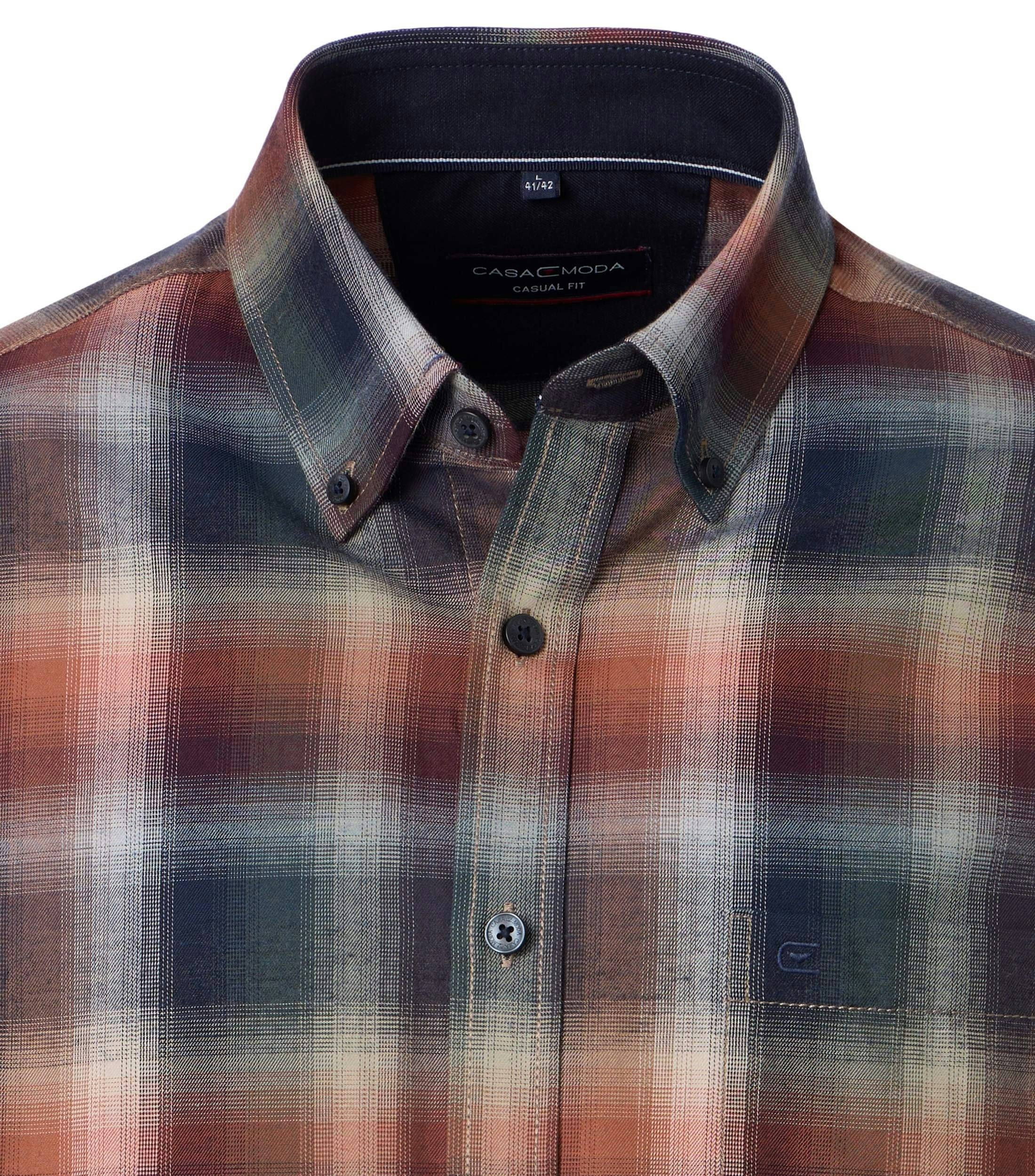 Ein Freizeithemd im kariert Muster in der Farbe Dunkelgrün