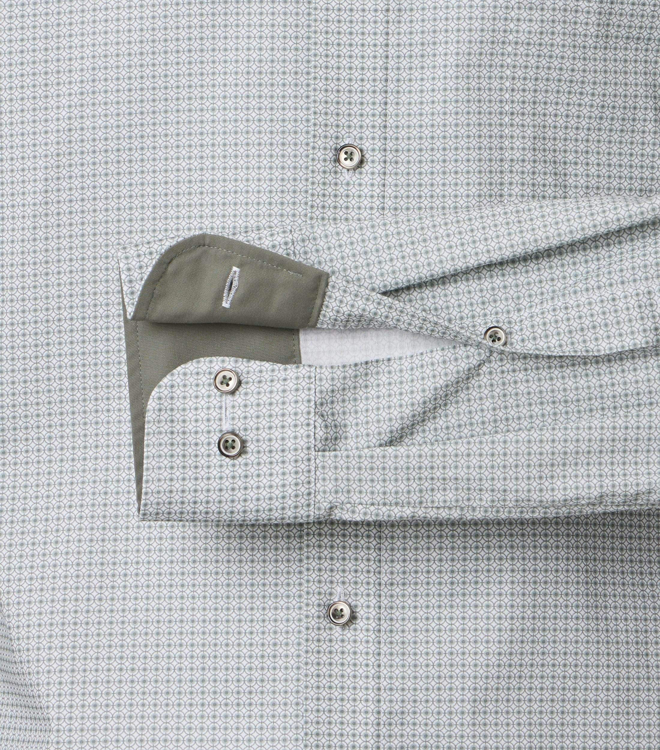 Ein Businesshemd im Print Muster in der Farbe Grün