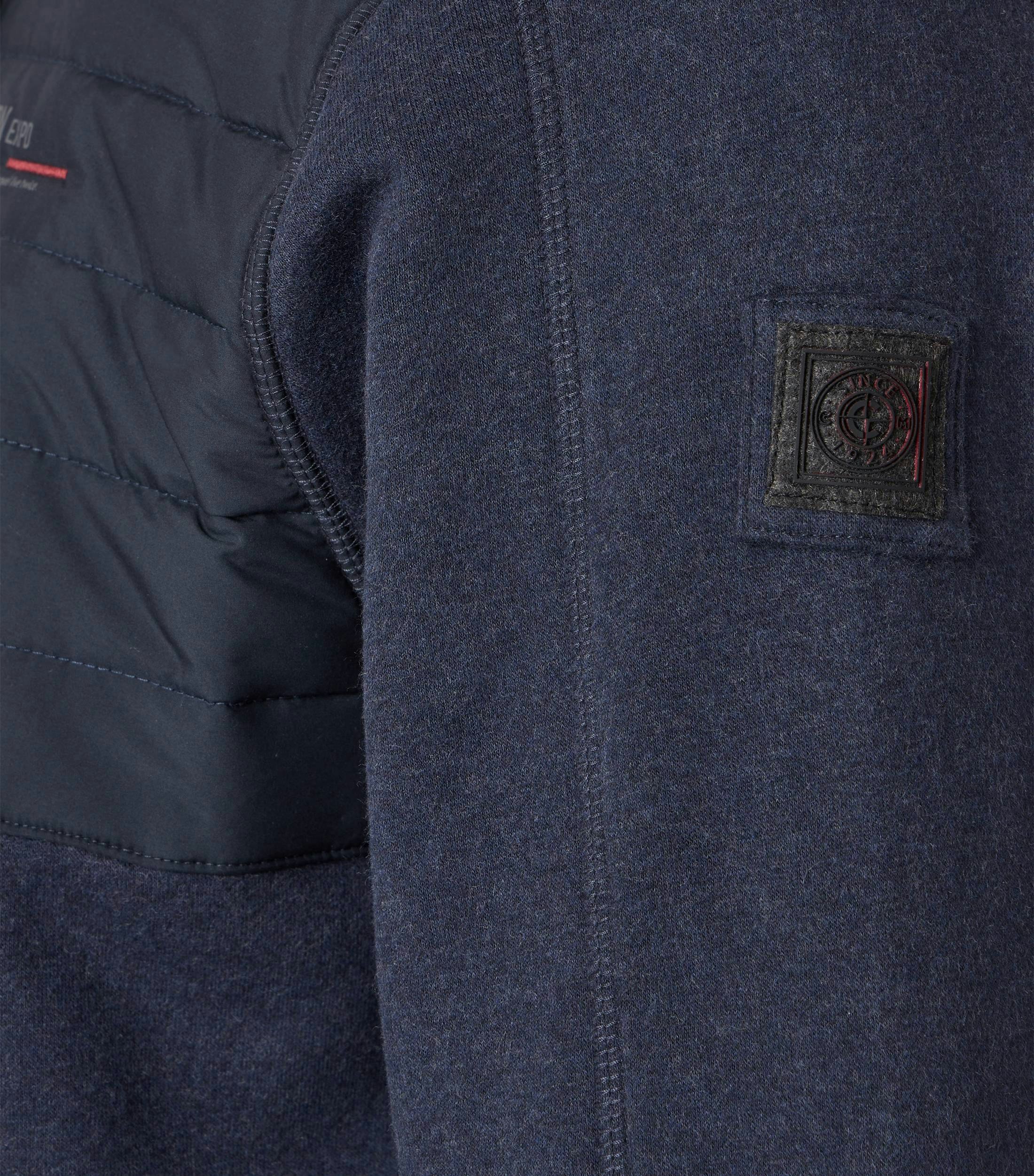 Ein Sweatshirt im uni Muster in der Farbe Dunkelblau