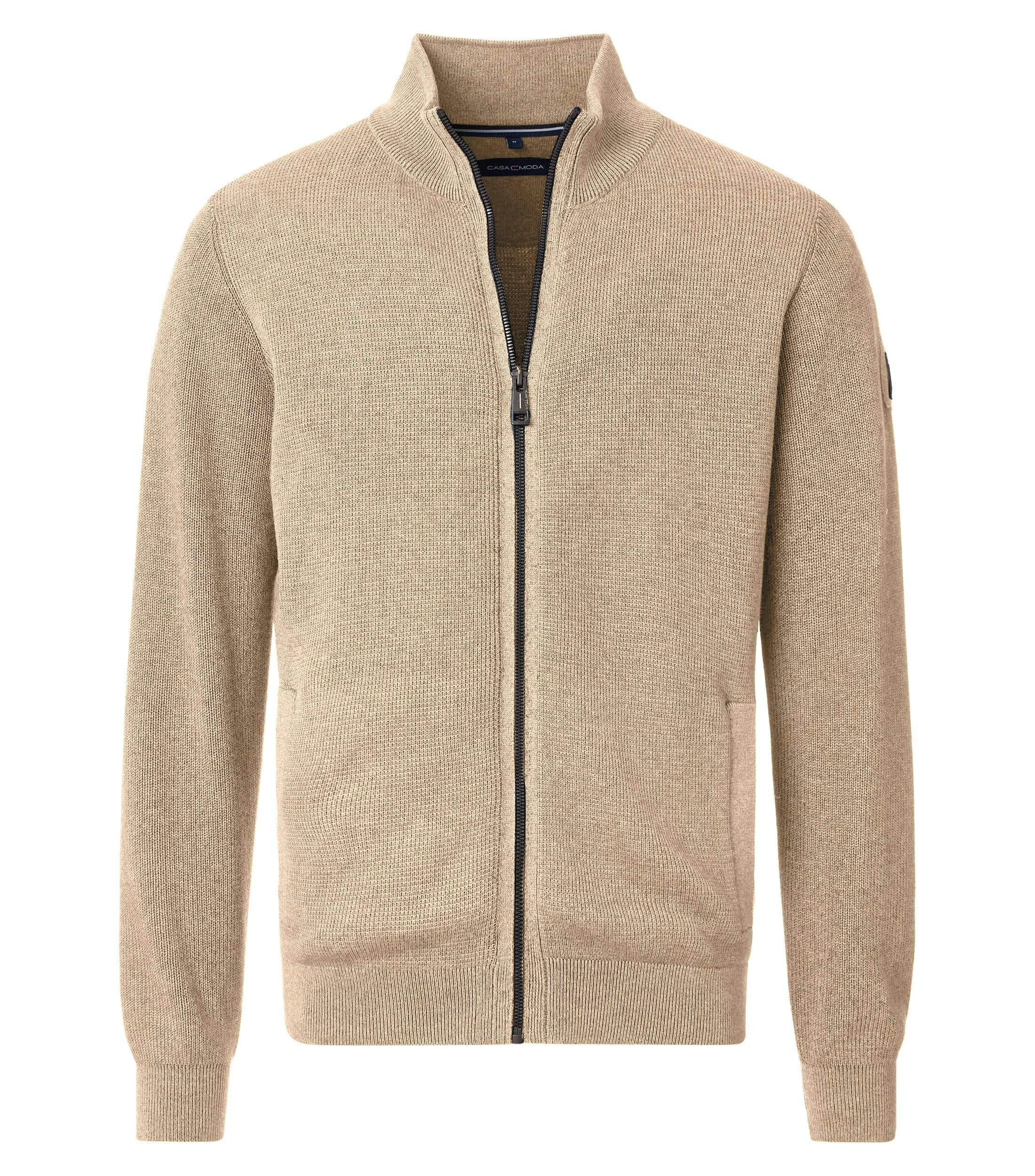 Eine Strickjacke im uni Muster in der Farbe Beige