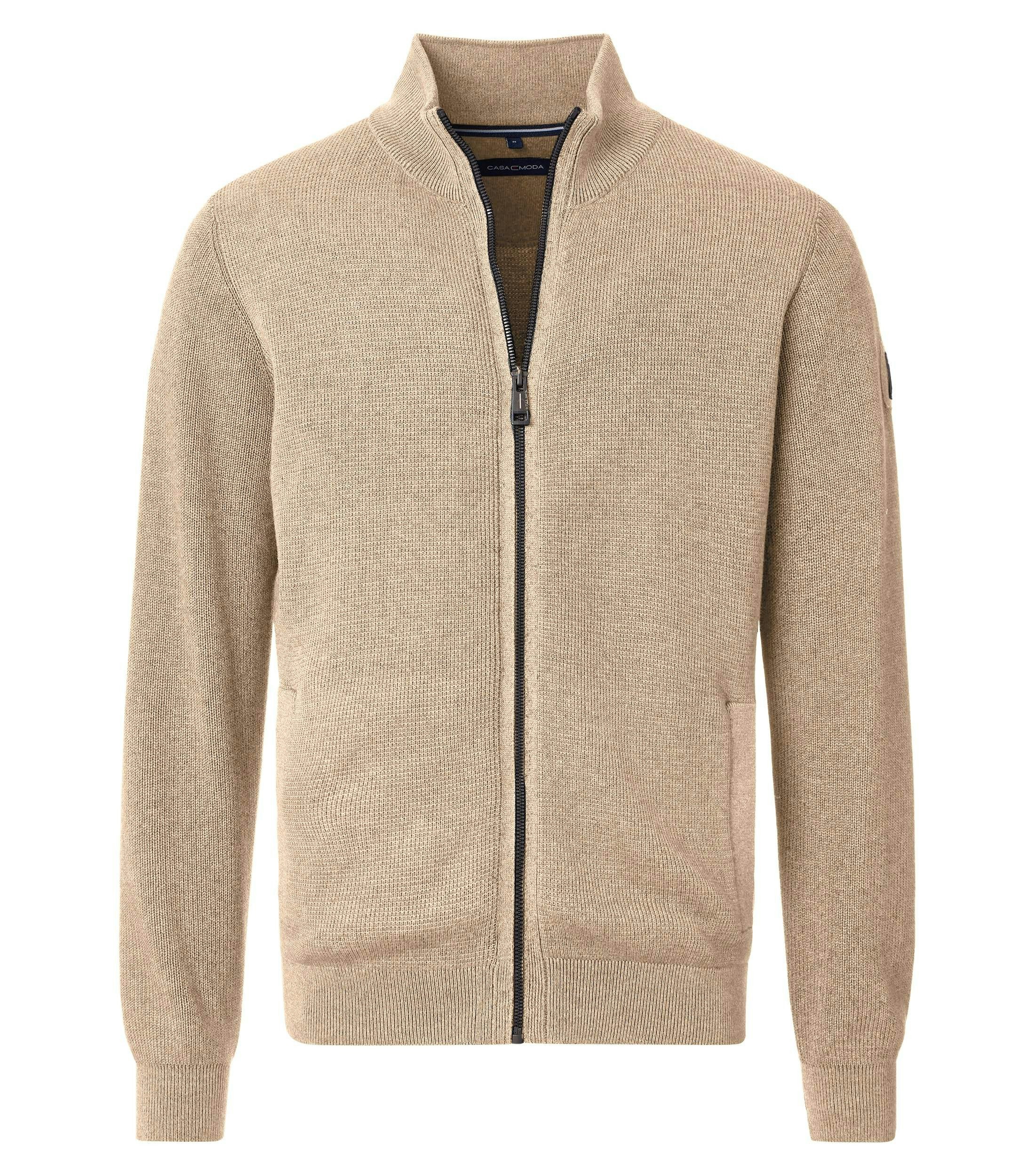 Eine Strickjacke im uni Muster in der Farbe Beige