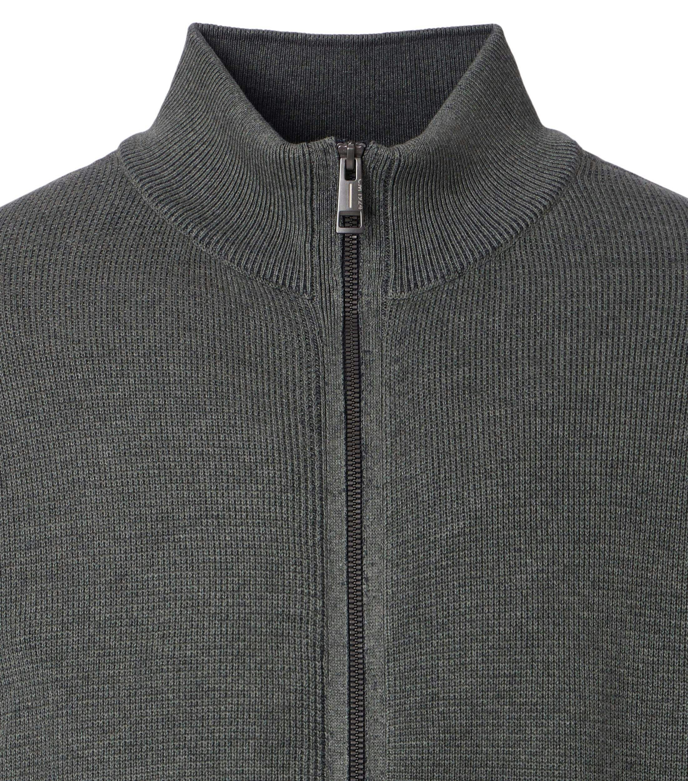 Eine Strickjacke im uni Muster in der Farbe Dunkelgrün