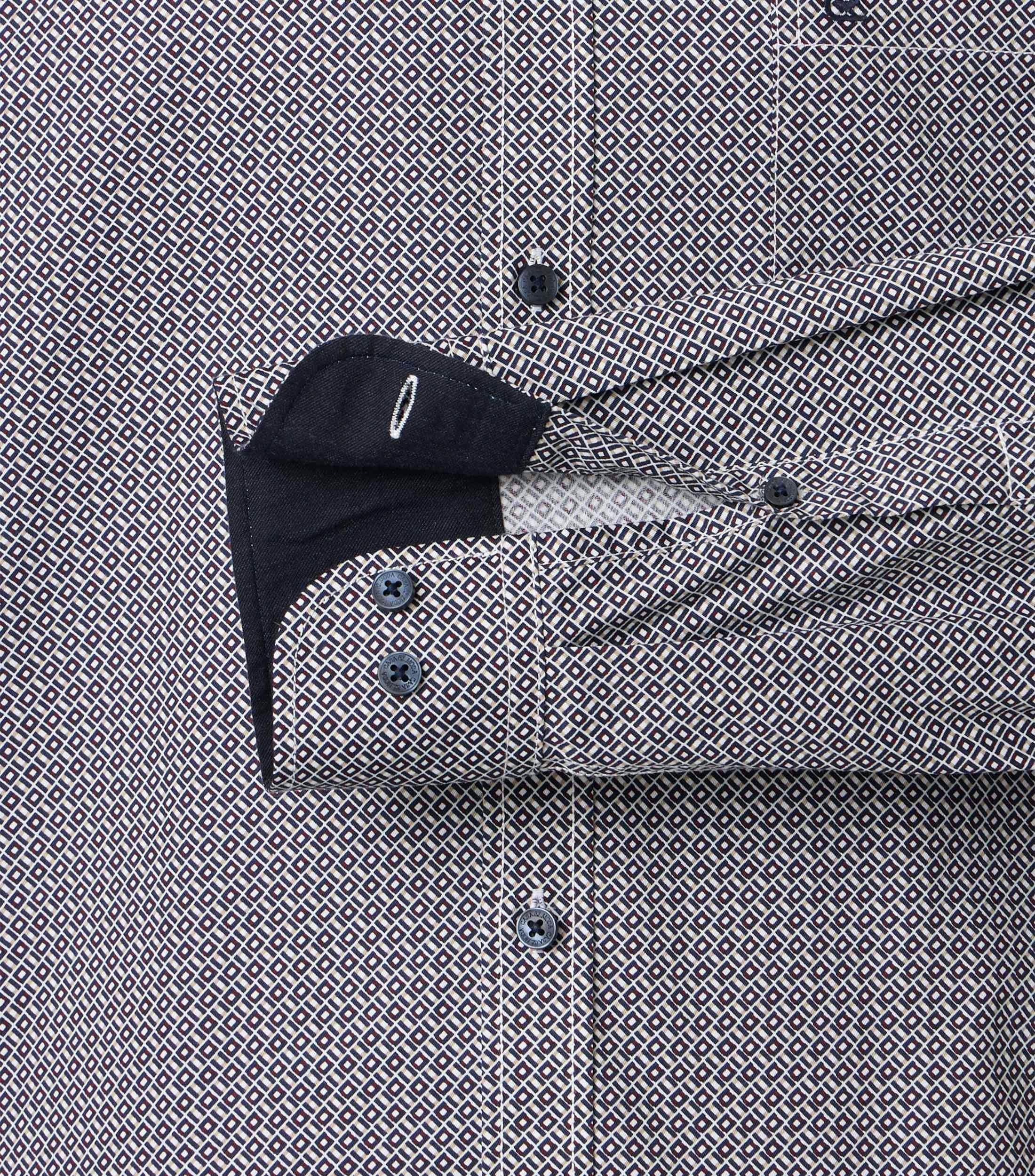 Ein Freizeithemd im Print Muster in der Farbe Dunkelblau