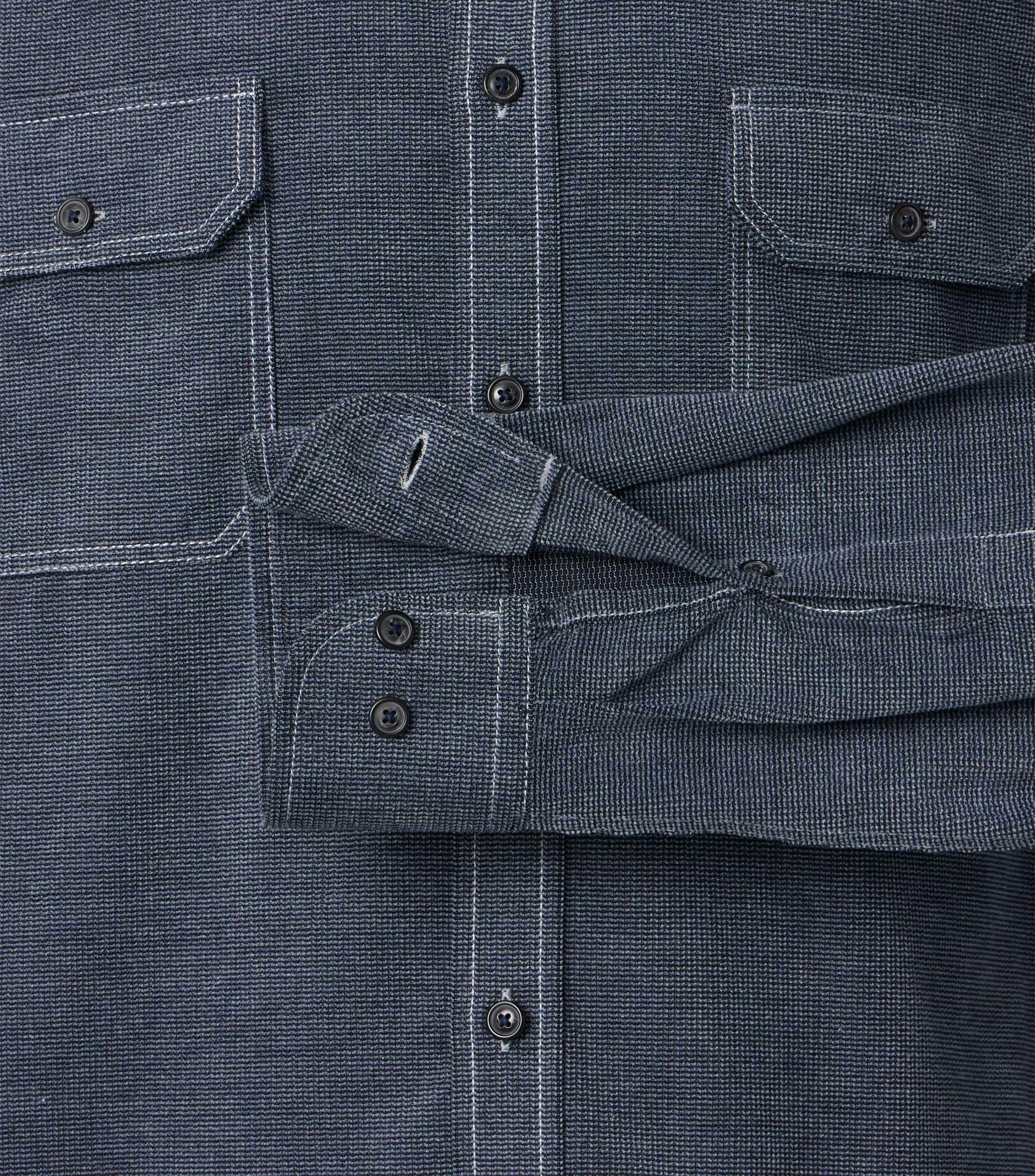 Ein Freizeithemd im uni Muster in der Farbe Dunkelblau
