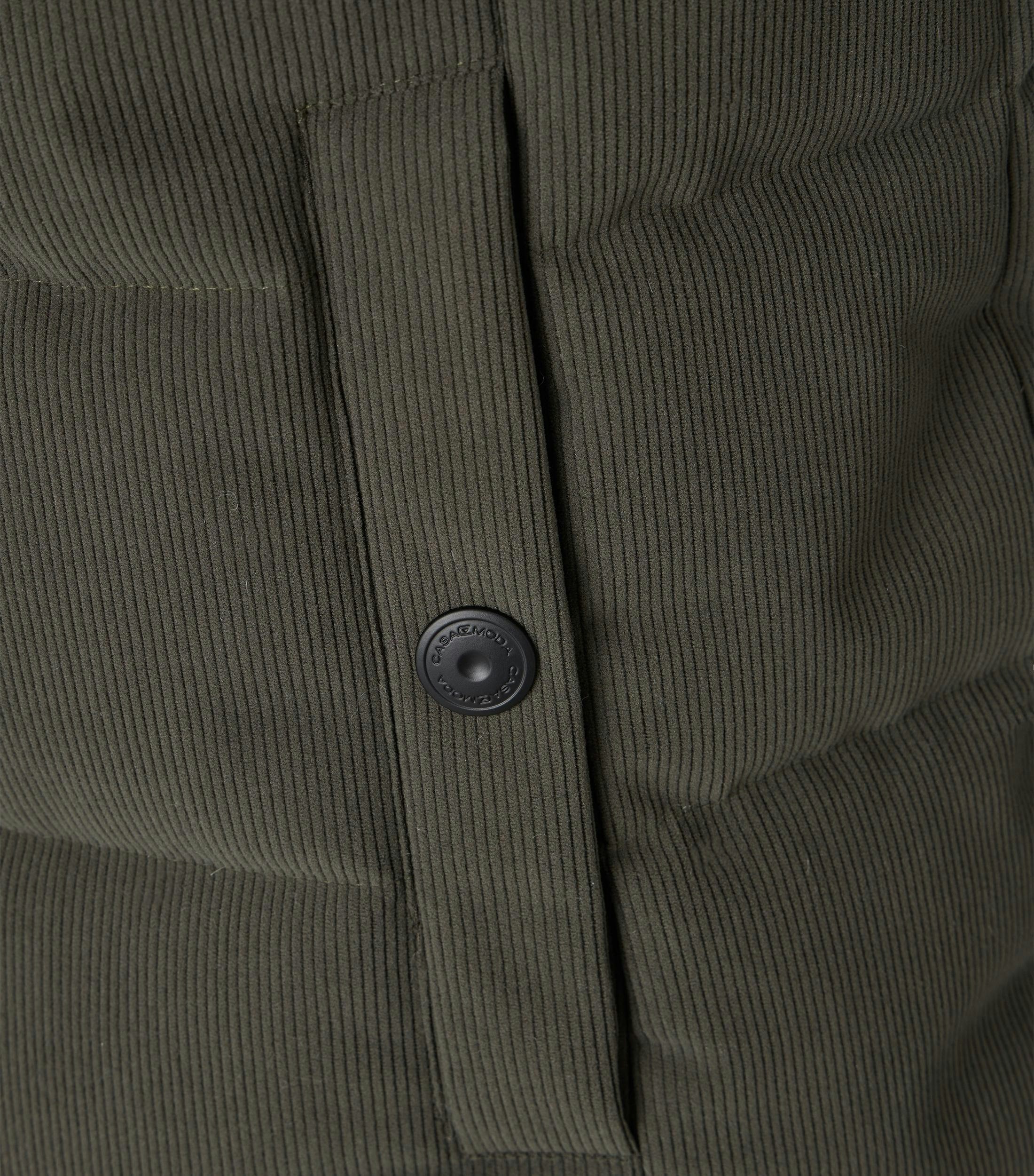 Eine Weste im uni Muster in der Farbe Dunkelgrün