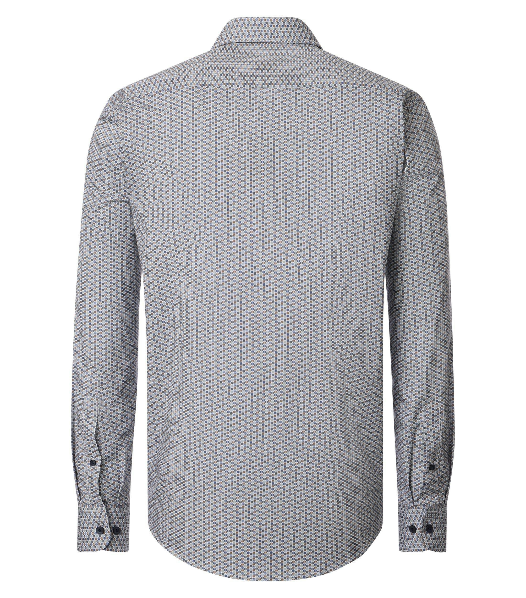 Ein Freizeithemd im uni Muster in der Farbe Grün