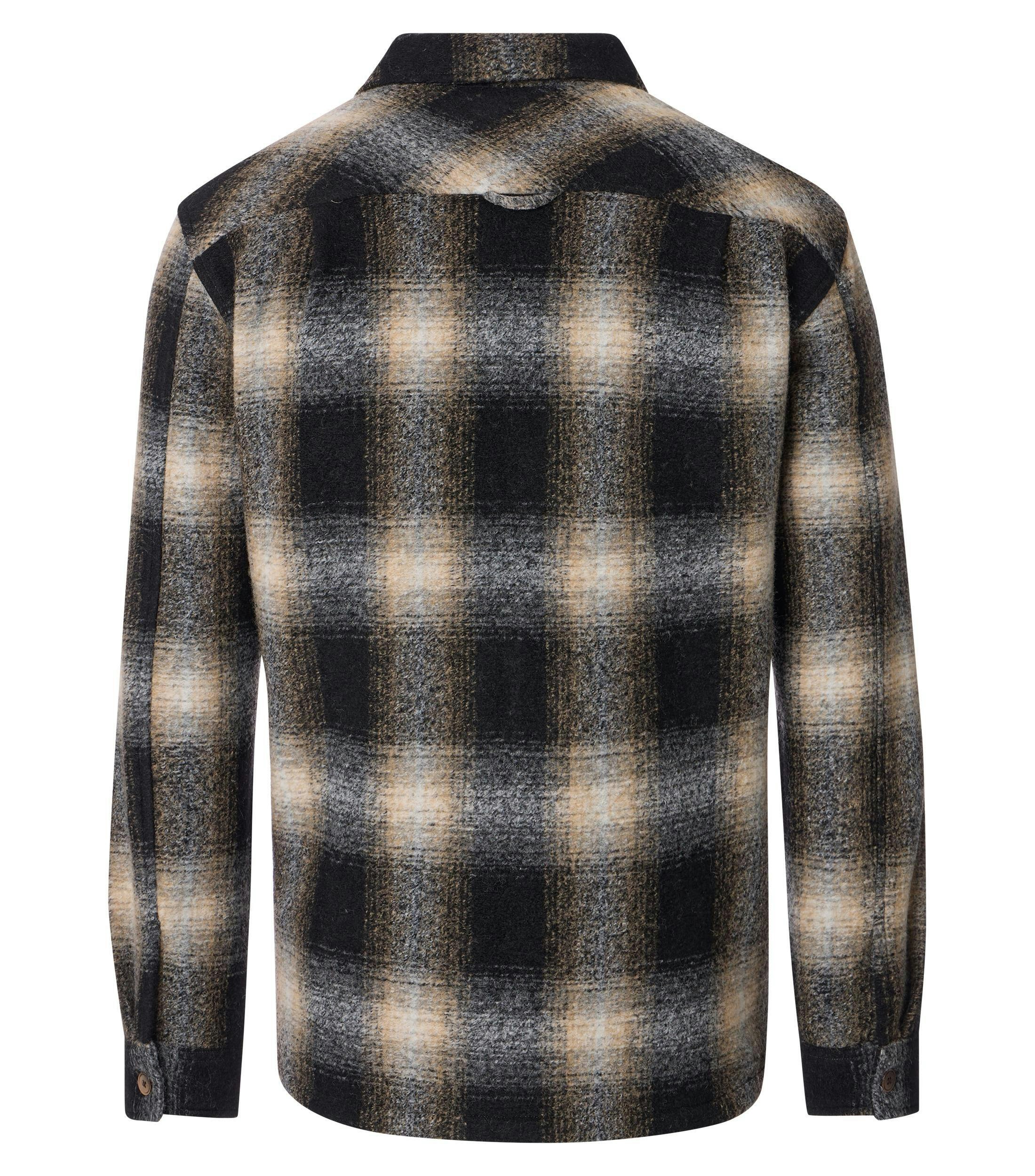 Ein Freizeithemd im uni Muster in der Farbe Braun