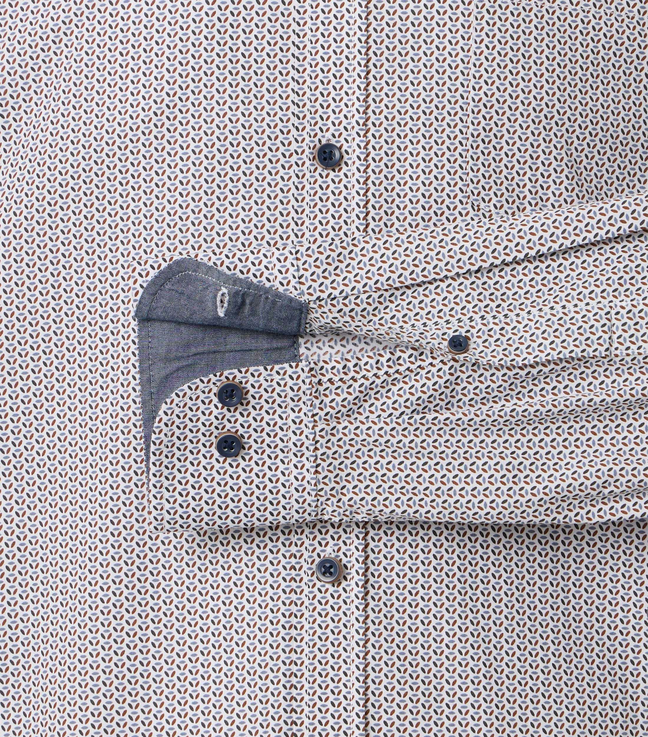 Ein Freizeithemd im Print Muster in der Farbe Grau
