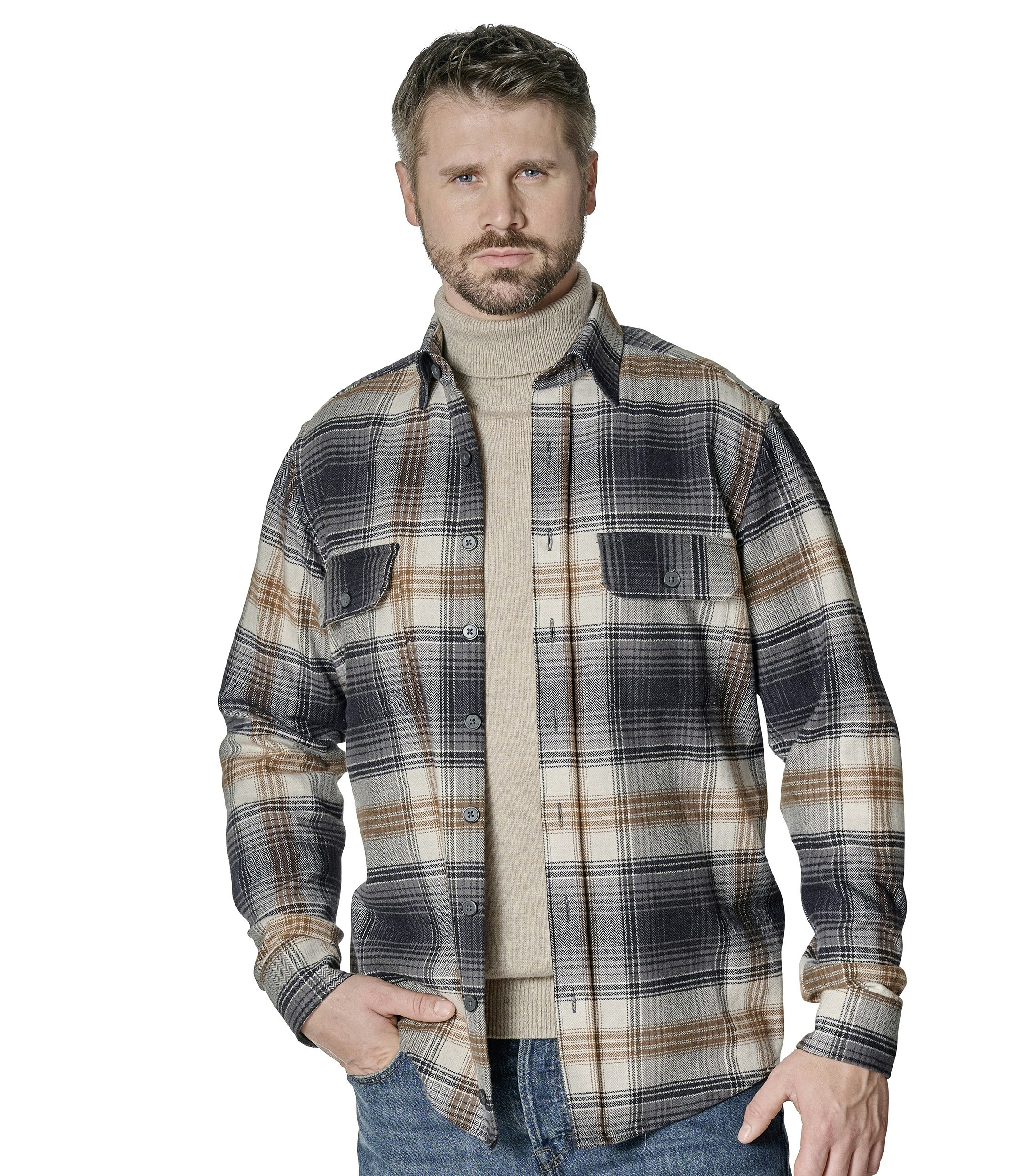 Das Model trägt ein Freizeithemden im kariert Muster in der Farbe Braun