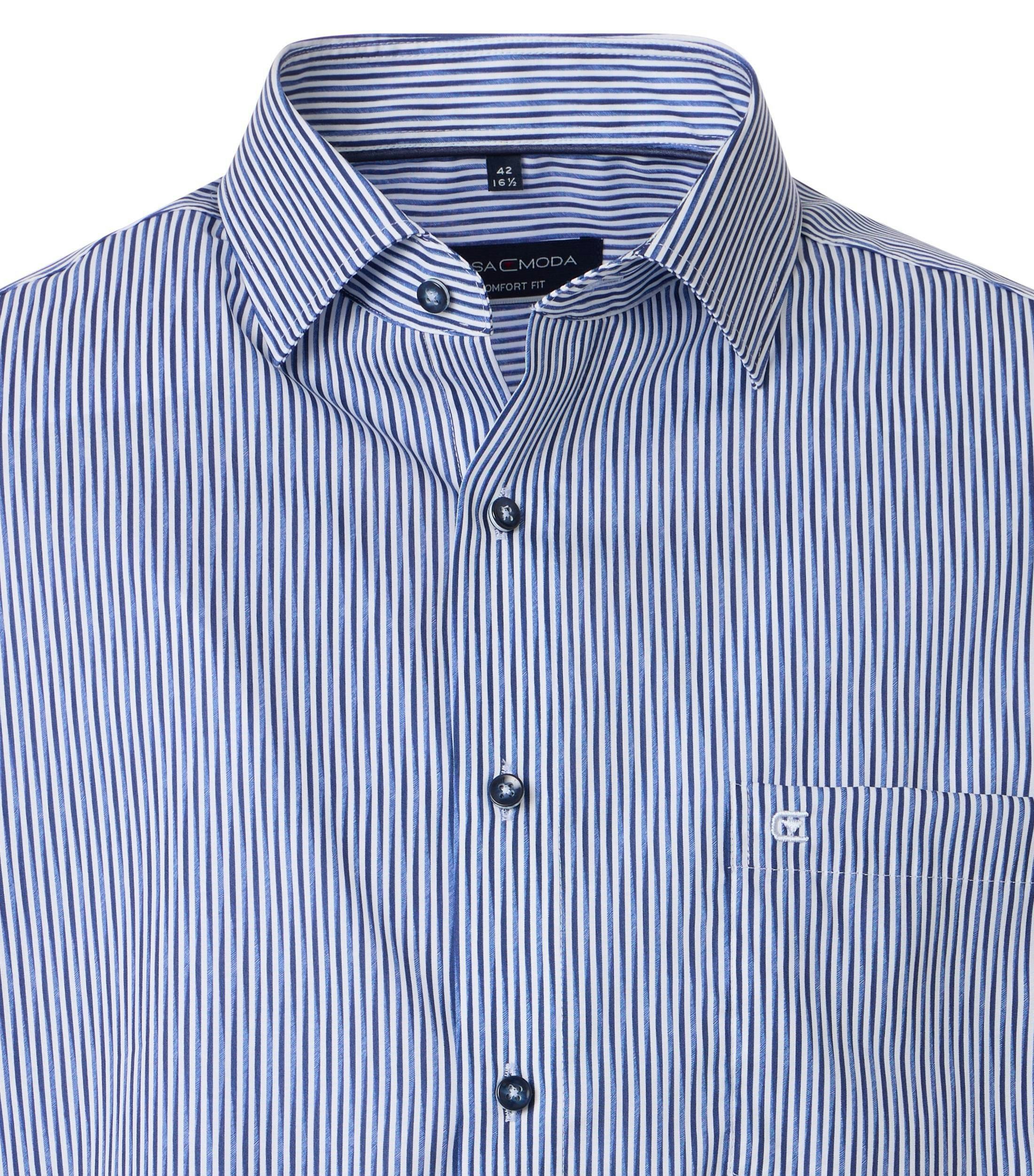 Ein Businesshemd im gestreift Muster in der Farbe Blau