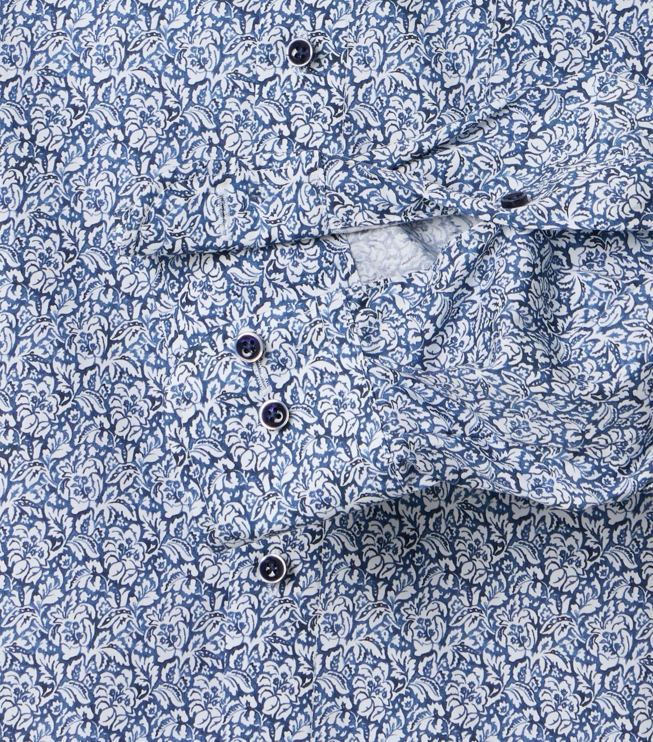 Ein Businesshemd im Print Muster in der Farbe Blau