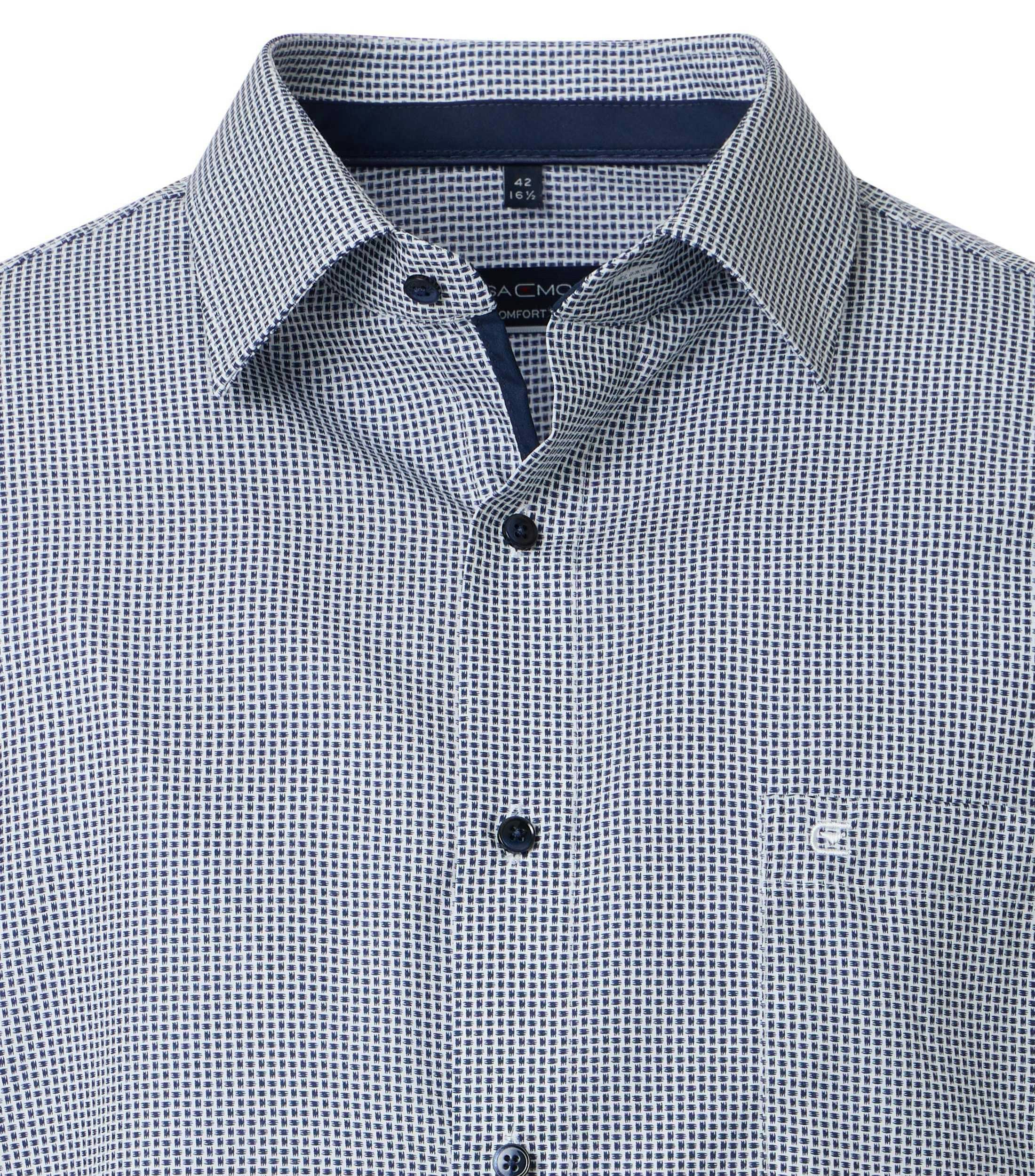 Ein Businesshemd im Print Muster in der Farbe Blau