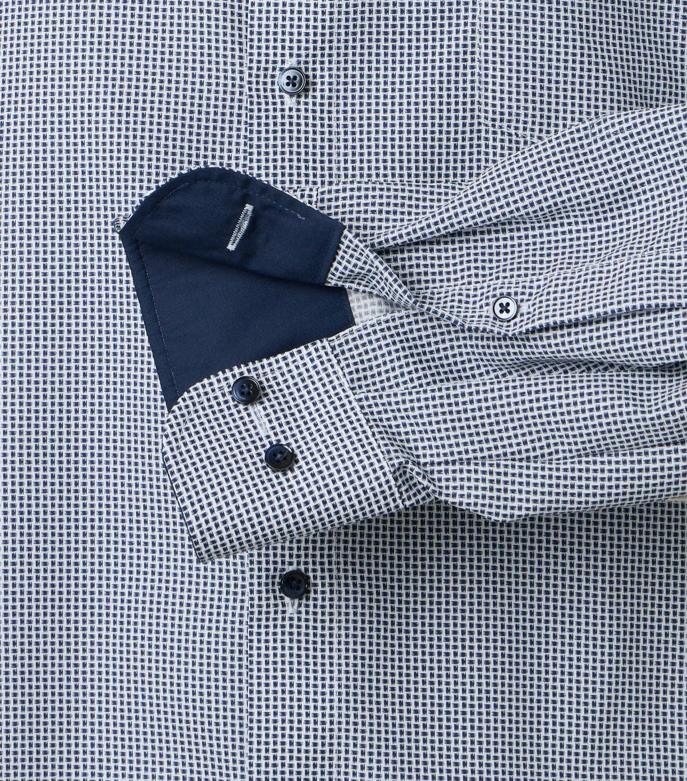 Ein Businesshemd im Print Muster in der Farbe Blau