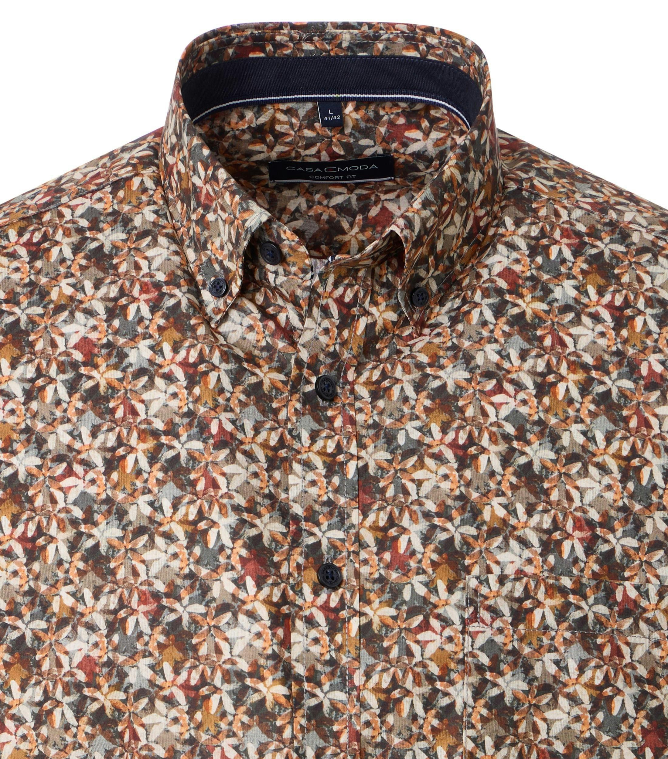 Ein Freizeithemd im Print Muster in der Farbe Grau