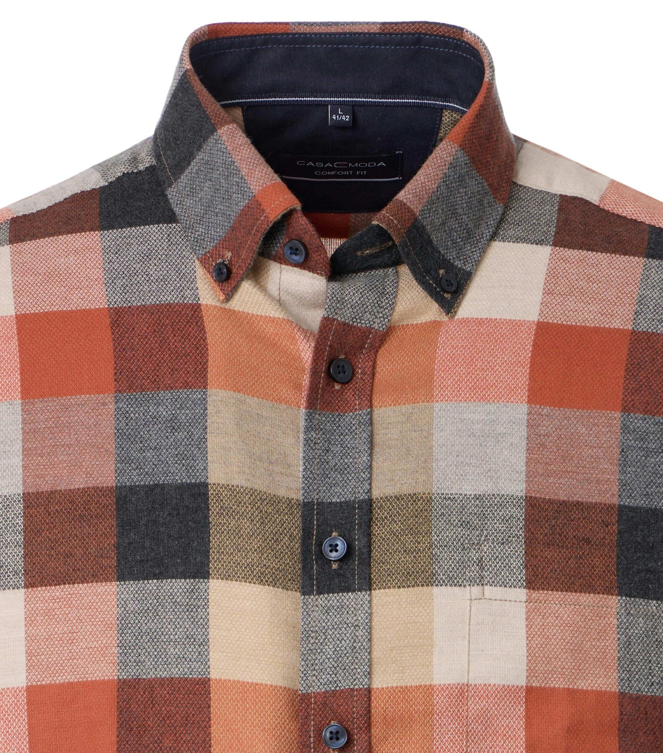 Ein Freizeithemd im kariert Muster in der Farbe Beige