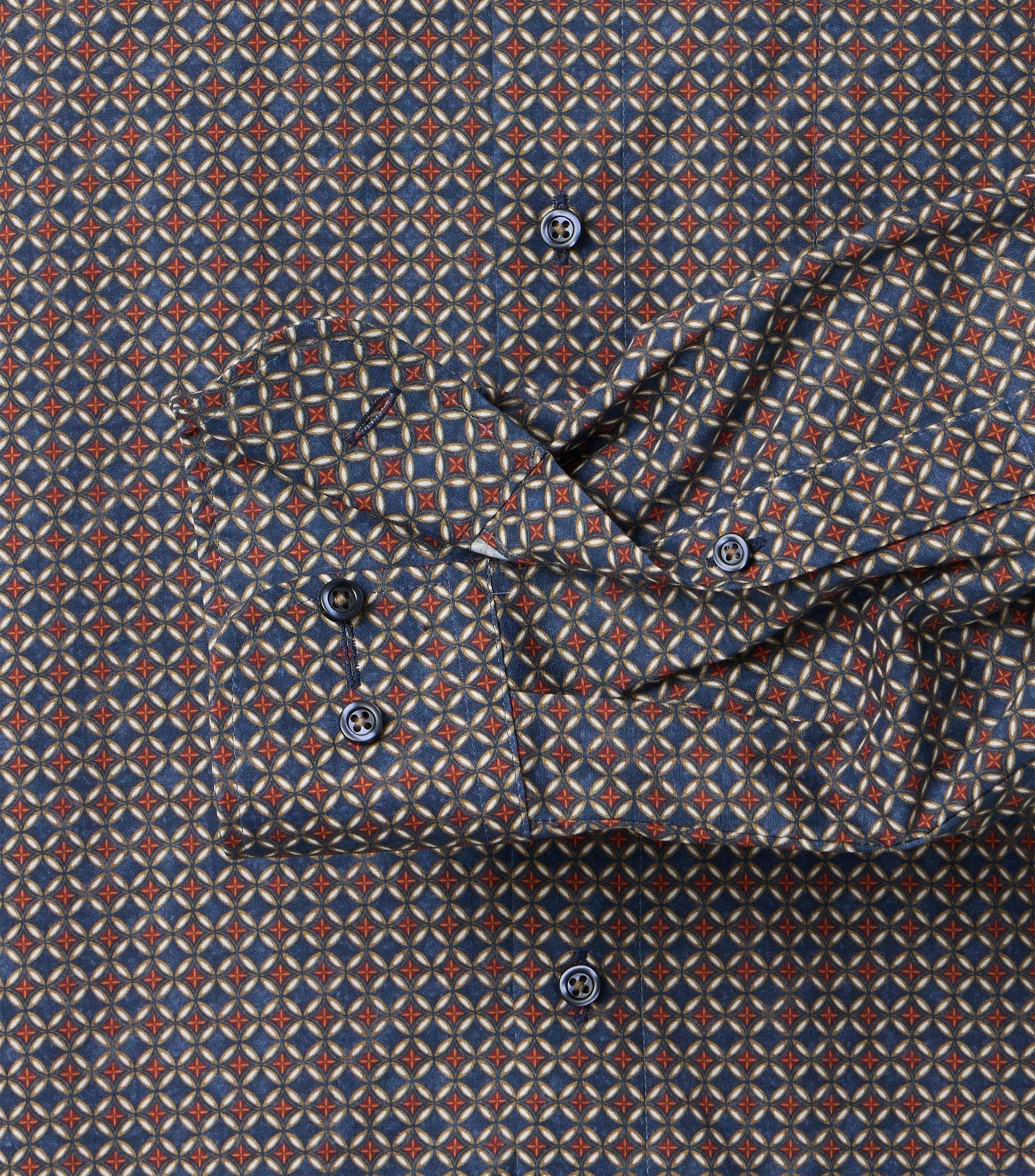 Ein Businesshemd im Print Muster in der Farbe Blau