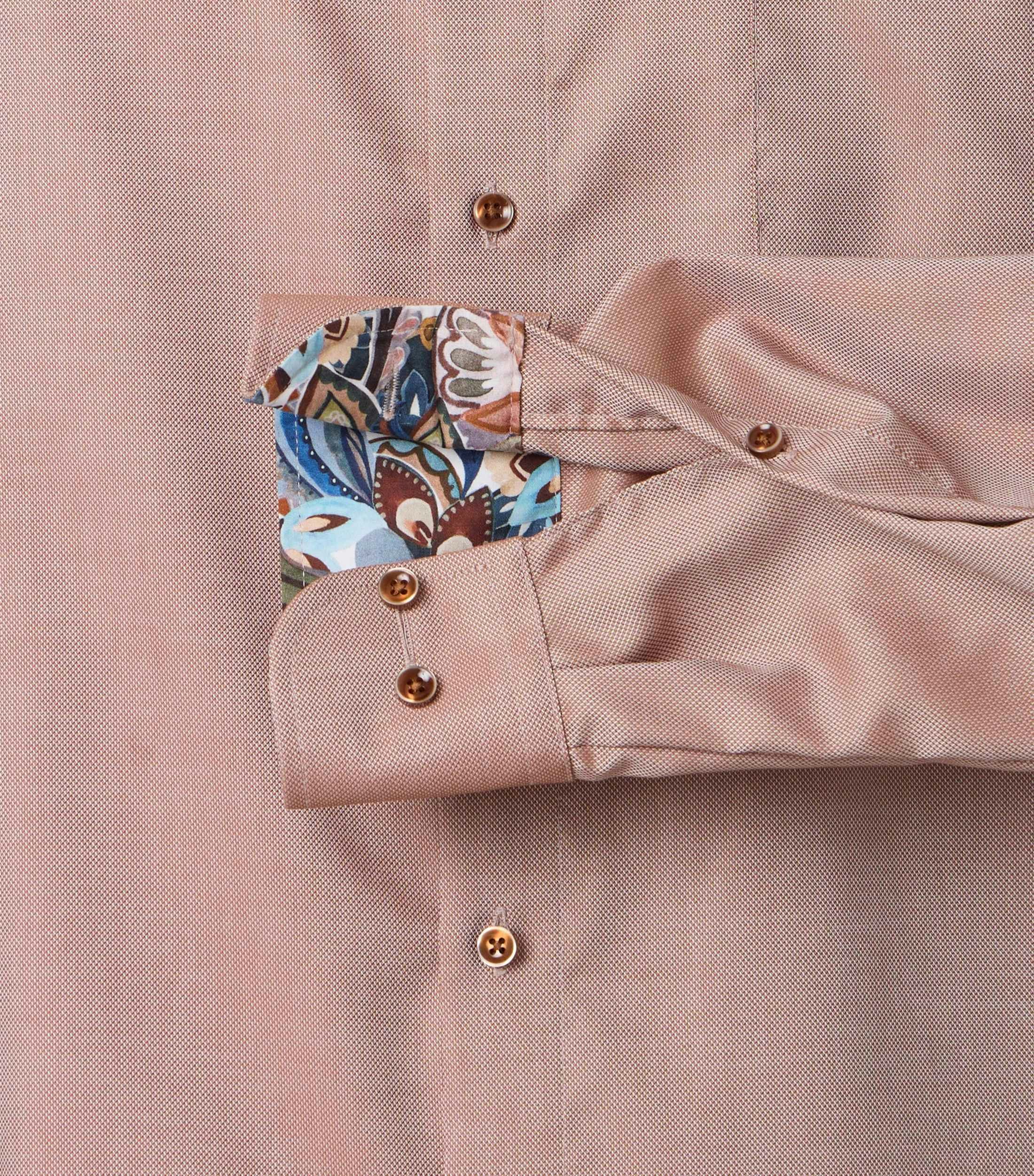 Ein Businesshemd im uni Muster in der Farbe Orange