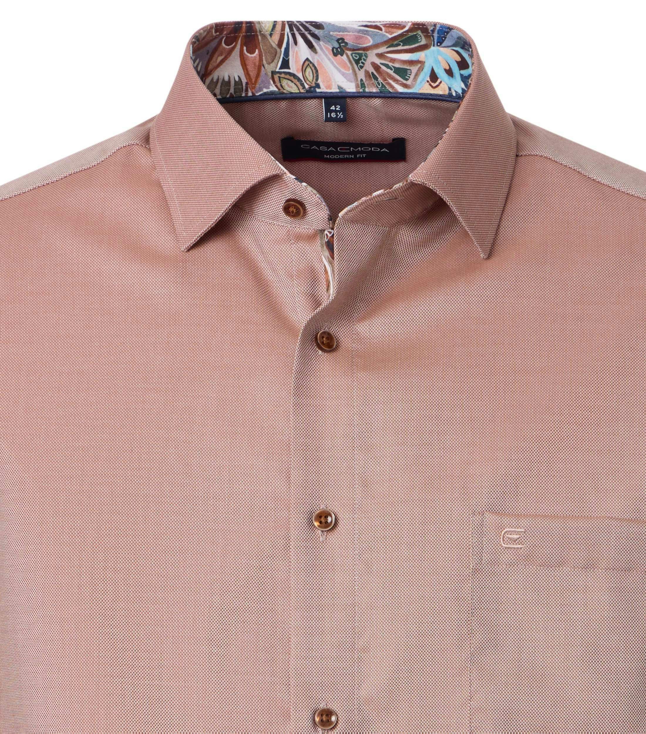 Ein Businesshemd im uni Muster in der Farbe Orange