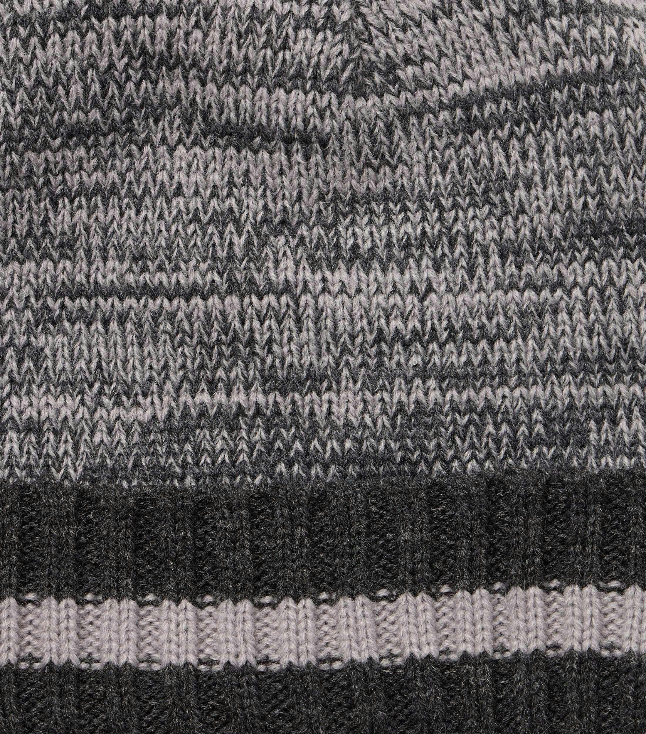 Eine Mütze im uni Muster in der Farbe Grau