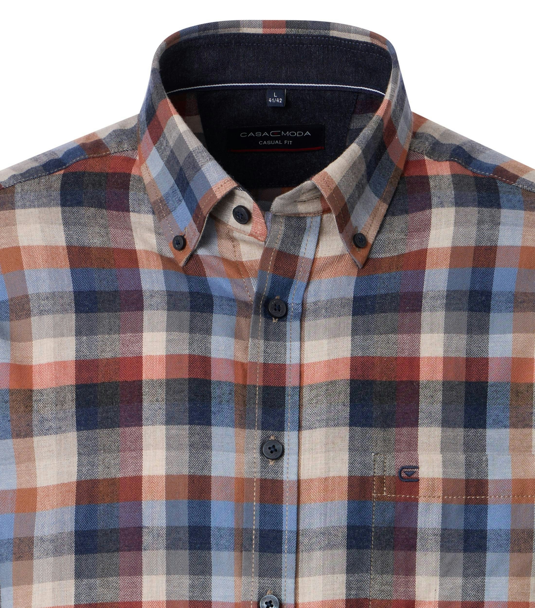 Ein Freizeithemd im kariert Muster in der Farbe Rot