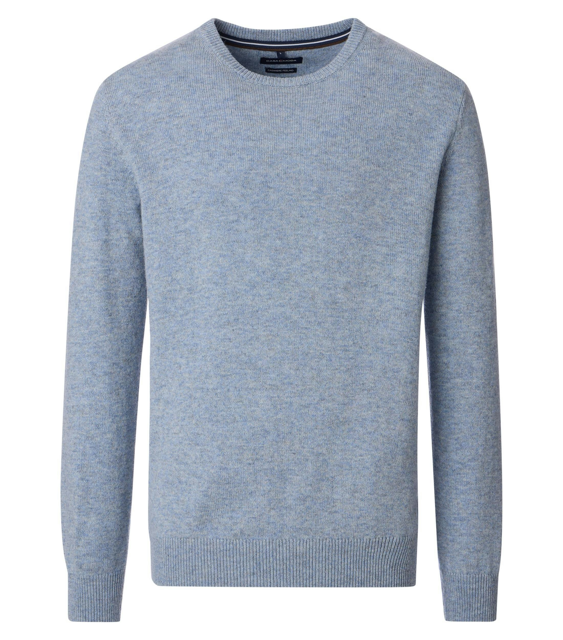 Ein Pullover im uni Muster in der Farbe Hellblau