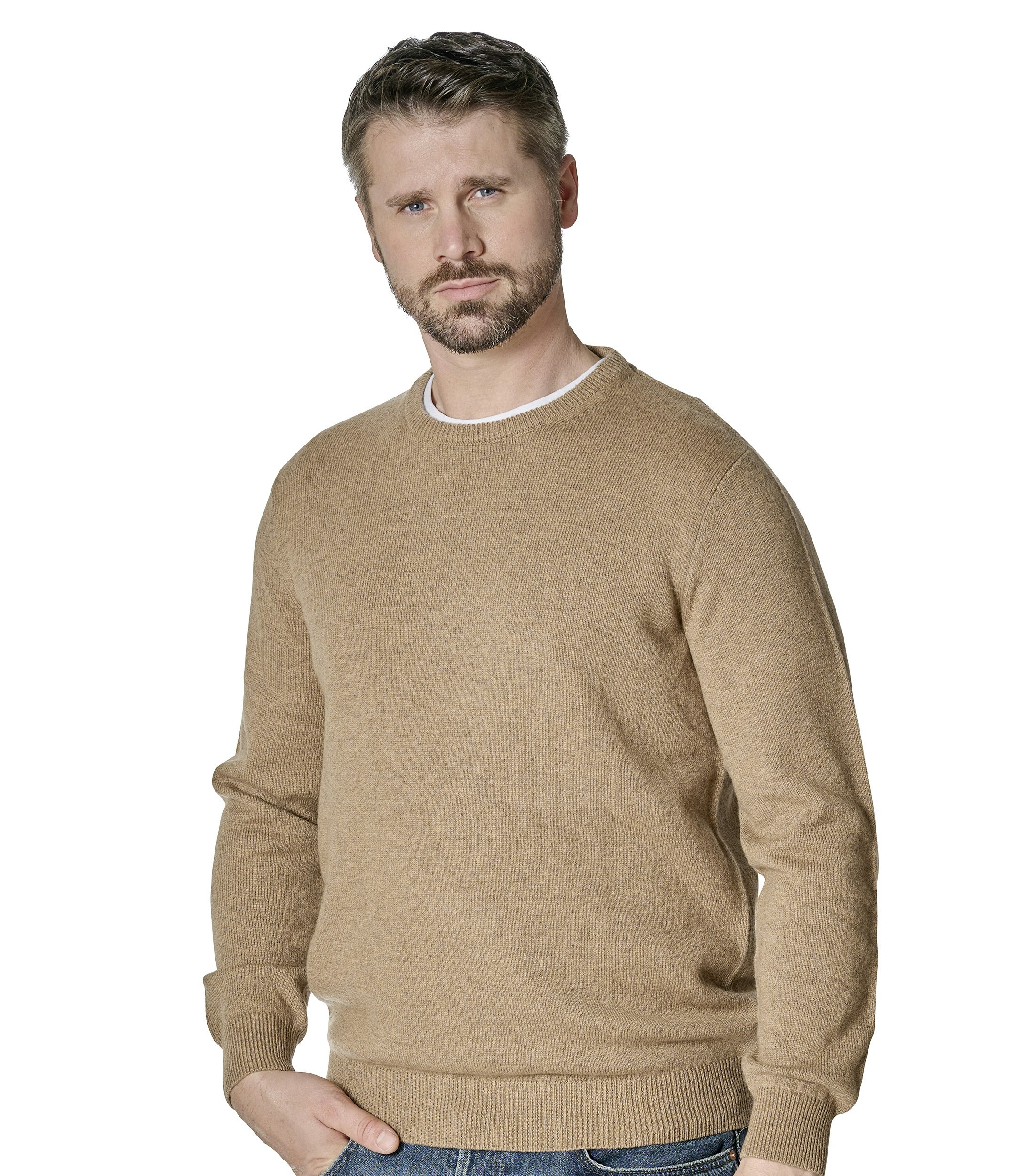 Das Model trägt ein Pullover im uni Muster in der Farbe Braun