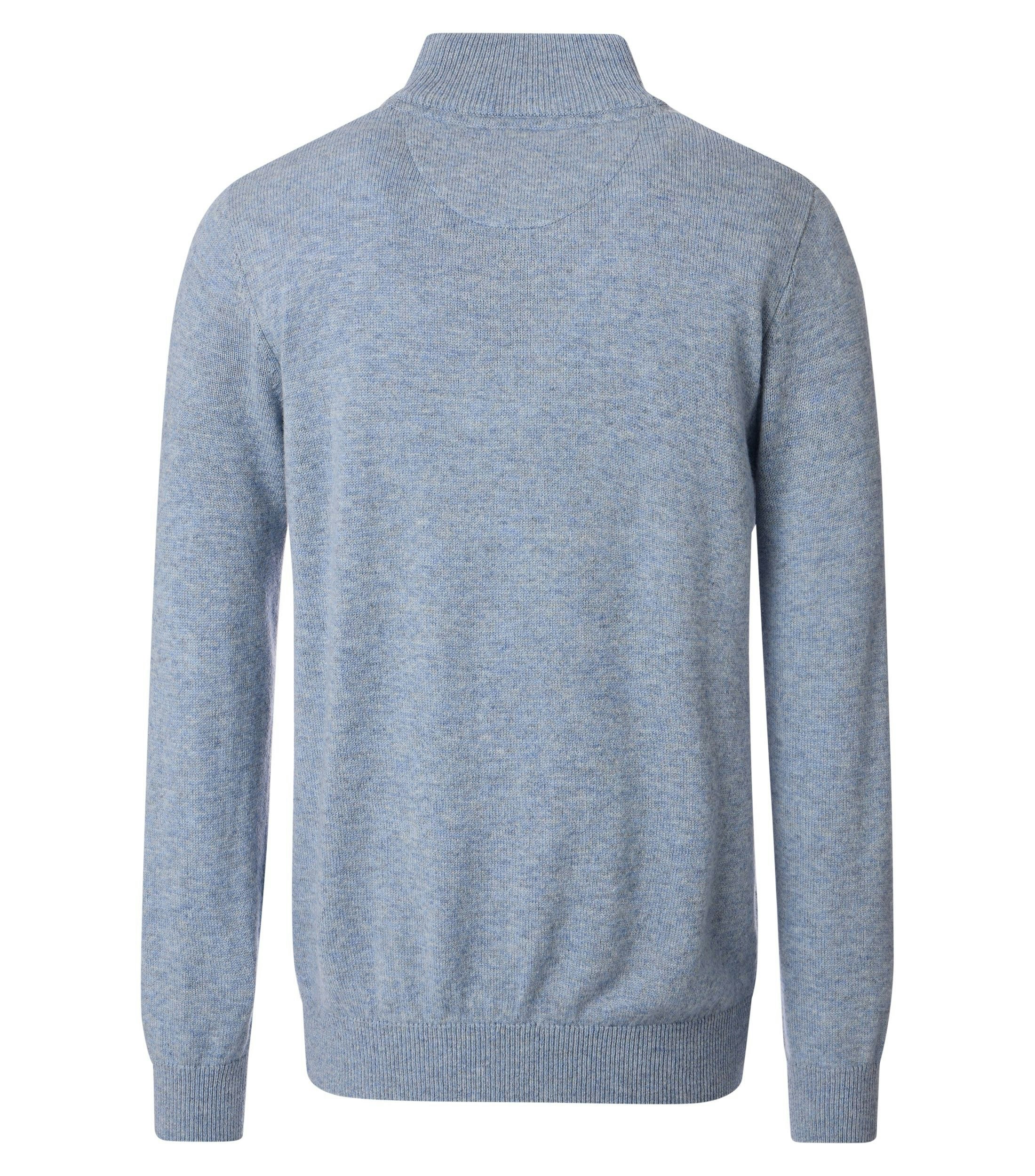 Ein Pullover im uni Muster in der Farbe Hellblau