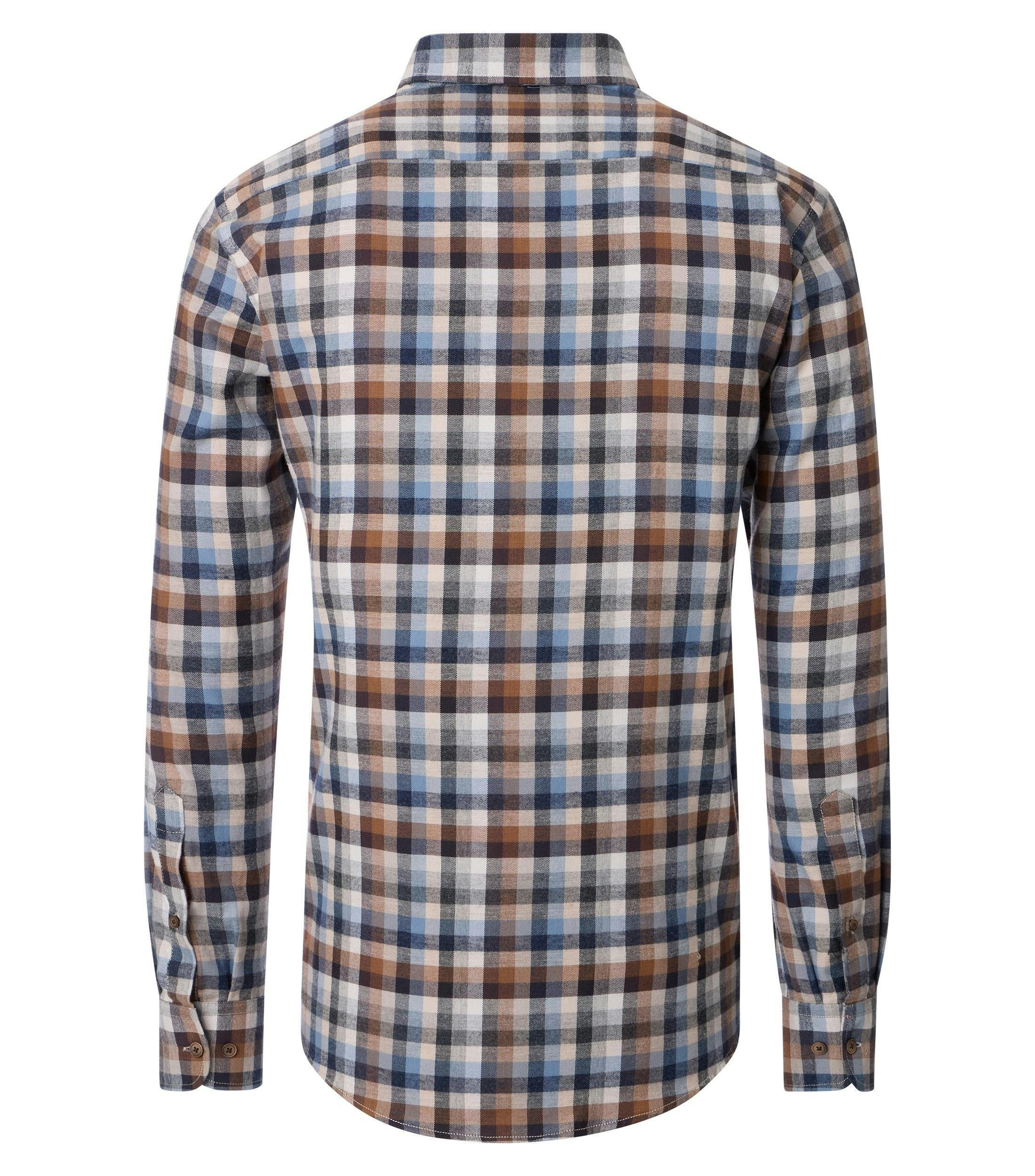 Ein Freizeithemd im kariert Muster in der Farbe Blau