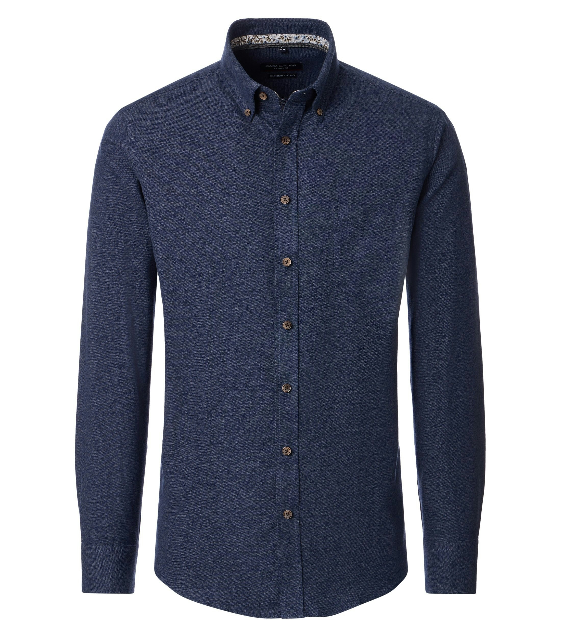 Ein Freizeithemd im uni Muster in der Farbe Blau