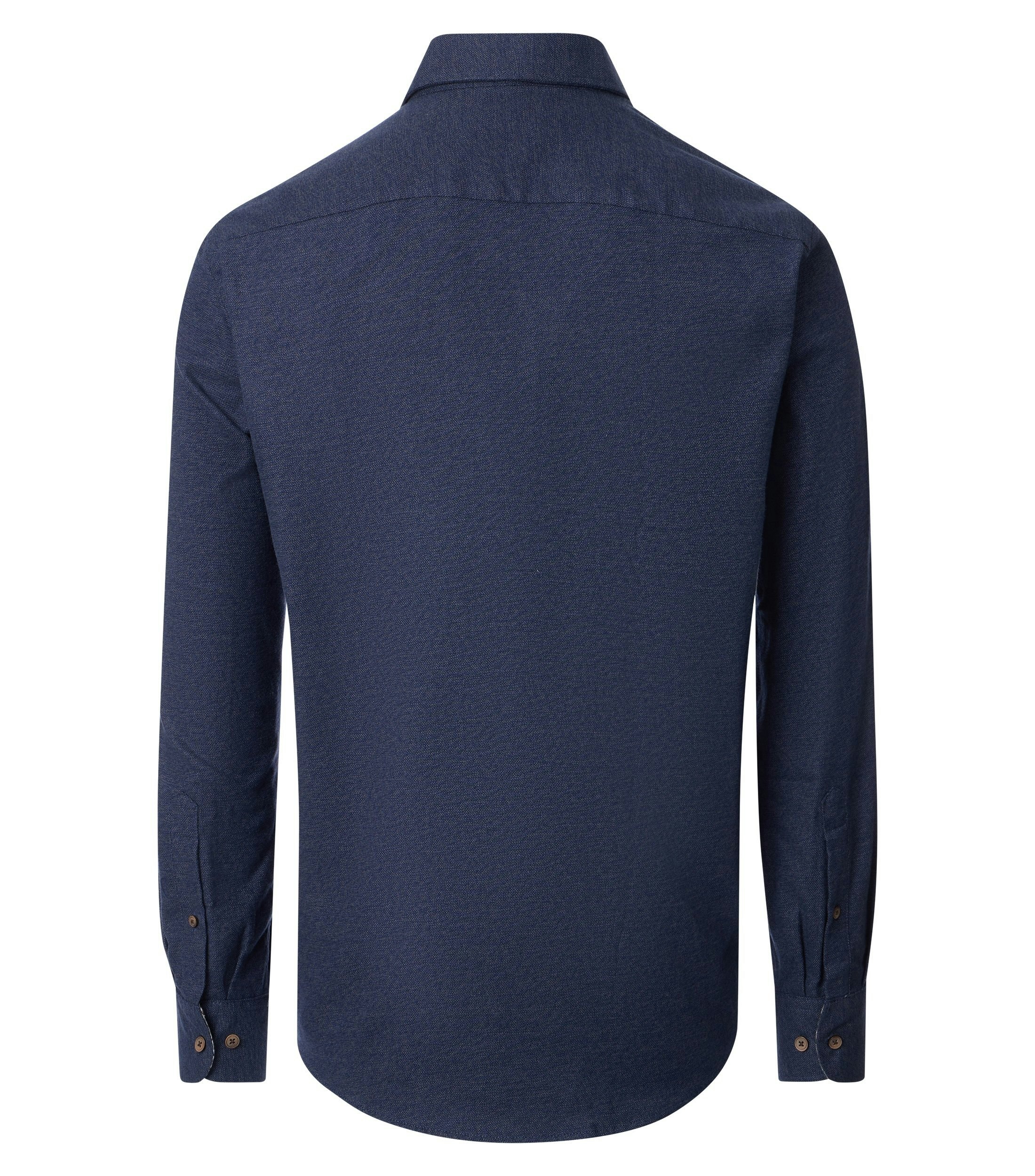 Ein Freizeithemd im uni Muster in der Farbe Blau