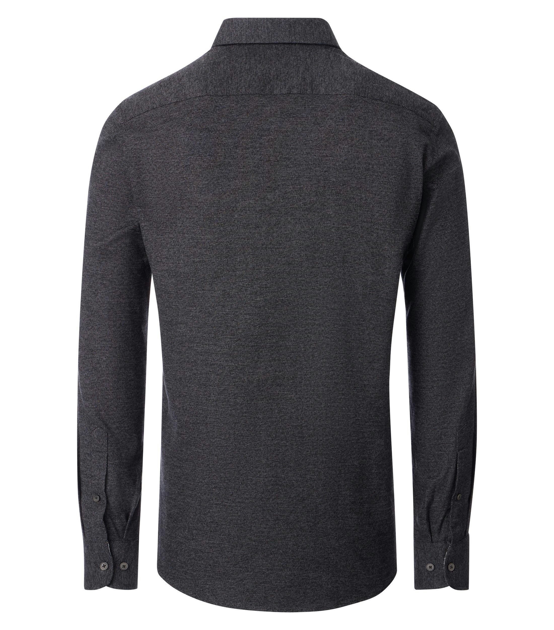 Ein Freizeithemd im uni Muster in der Farbe Schwarz