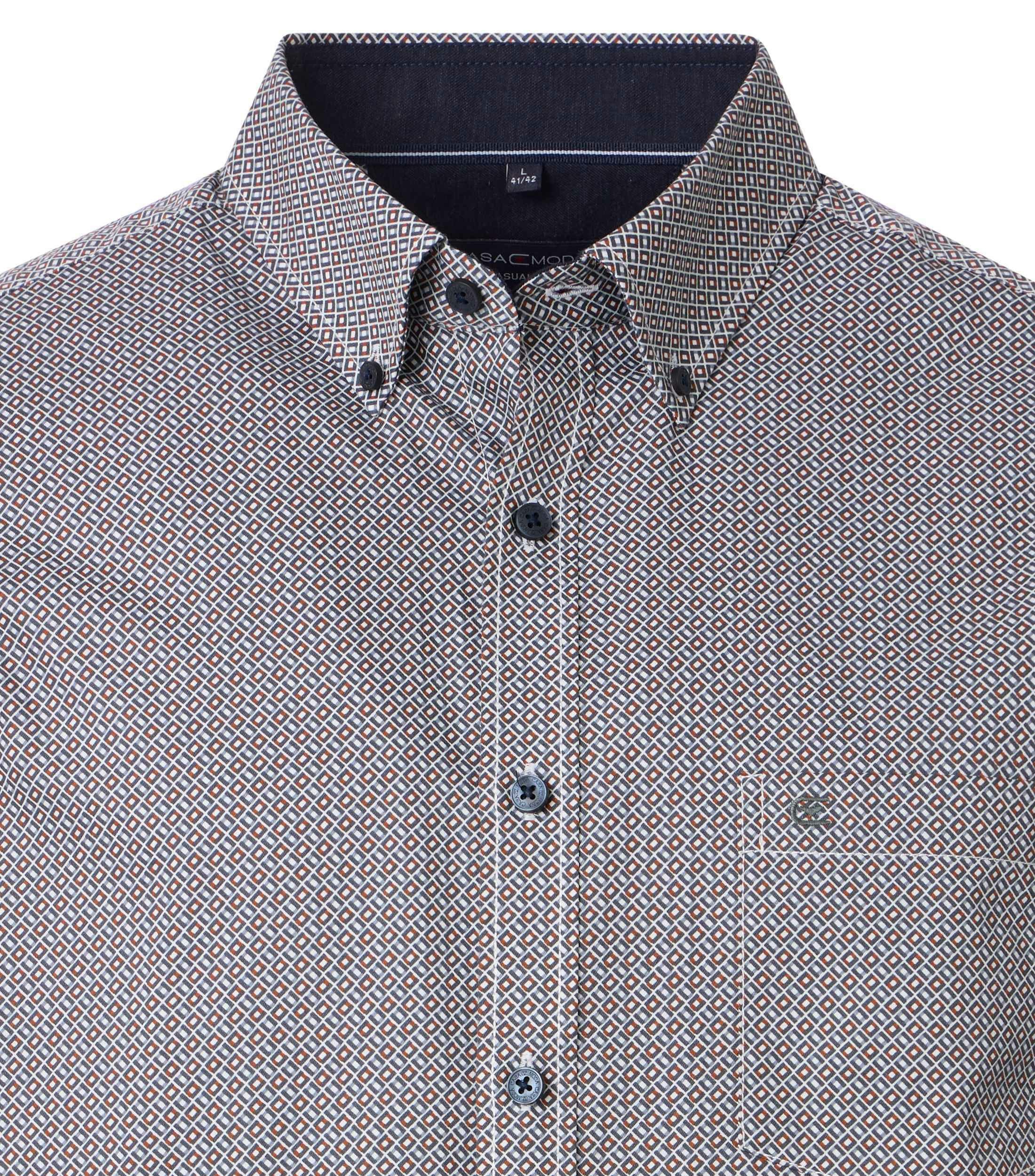 Ein Freizeithemd im Print Muster in der Farbe Grau