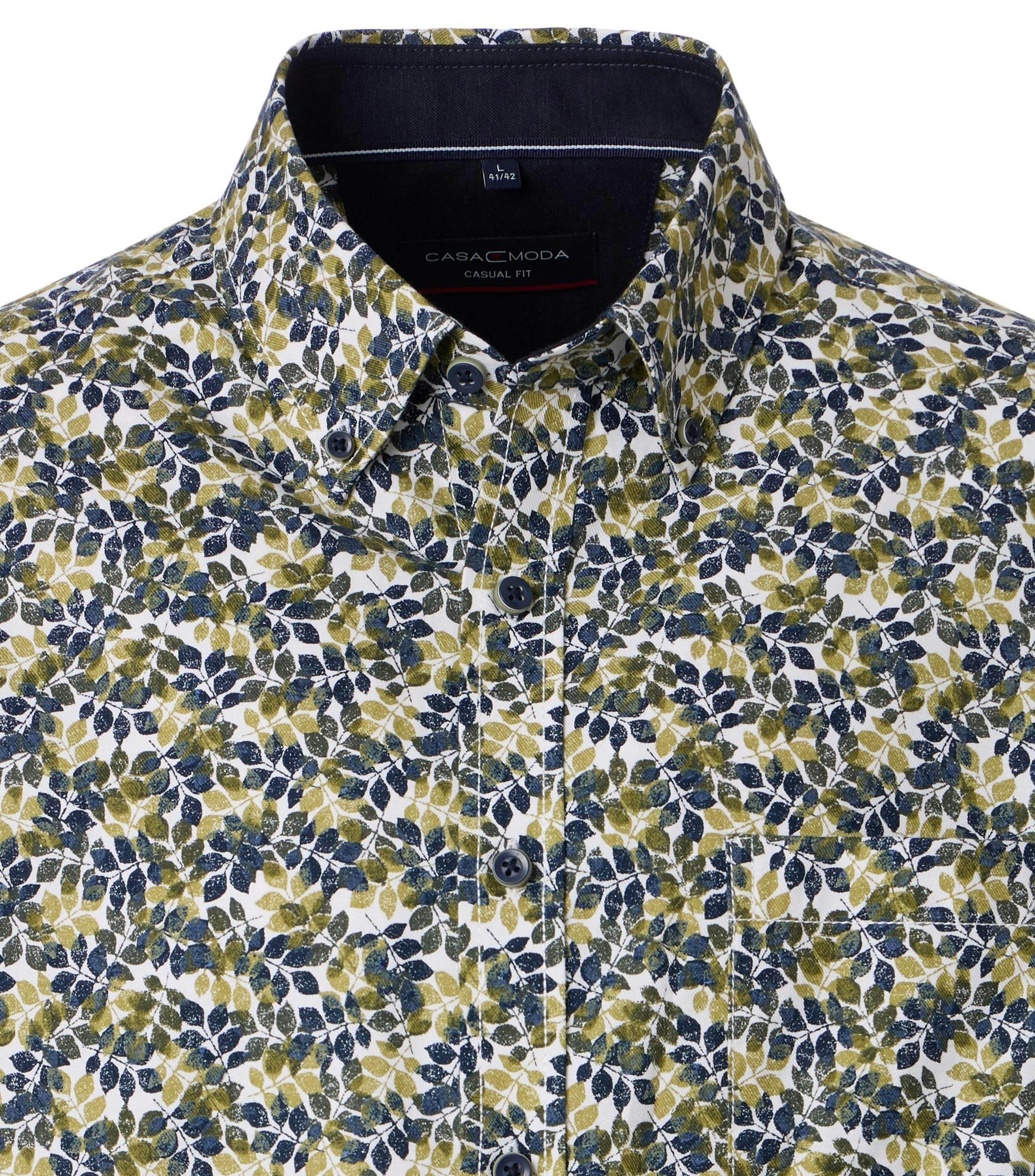 Ein Freizeithemd im Print Muster in der Farbe GrÃ¼n