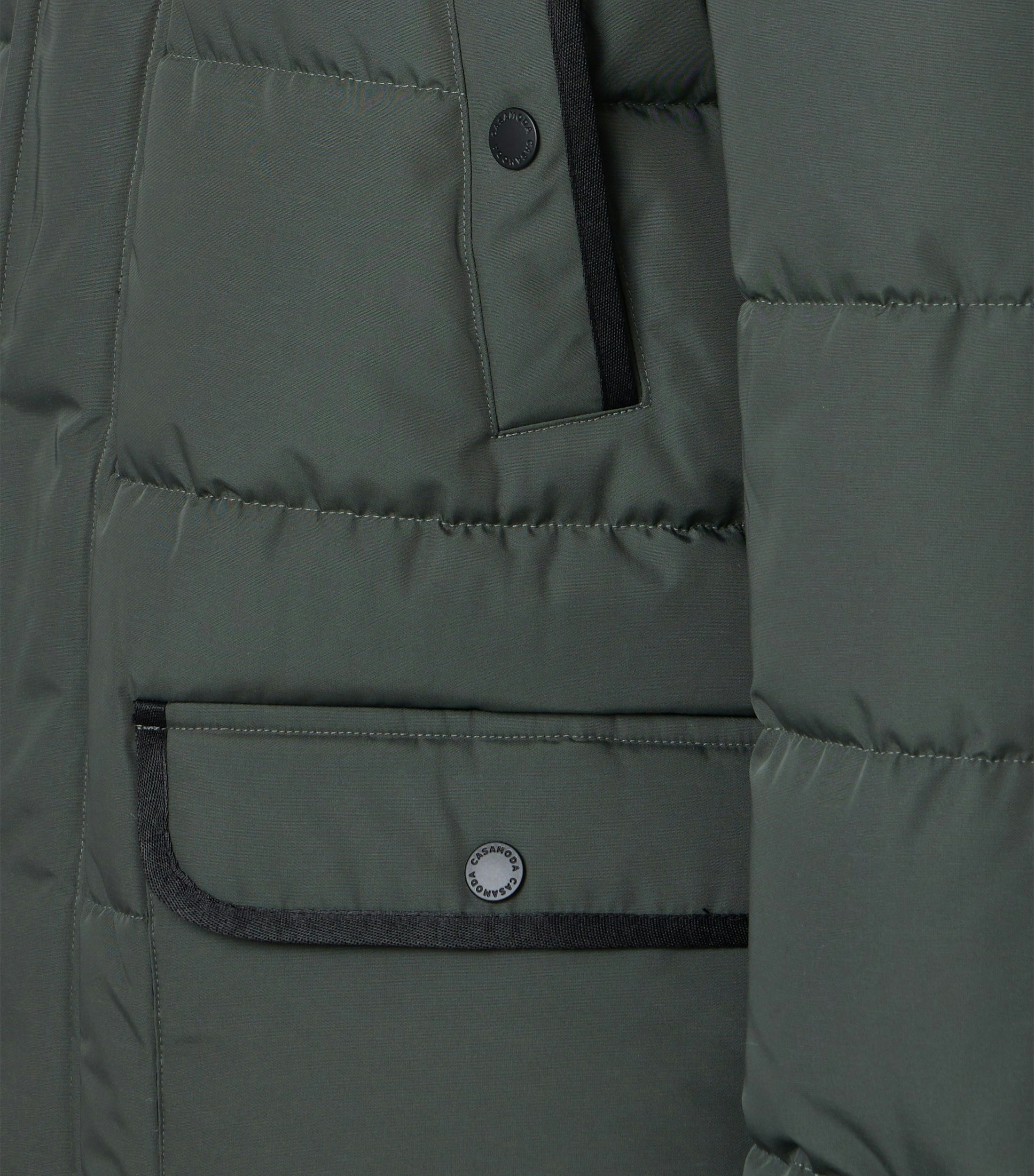 Eine Jacke im uni Muster in der Farbe TÃ¼rkisgrÃ¼n