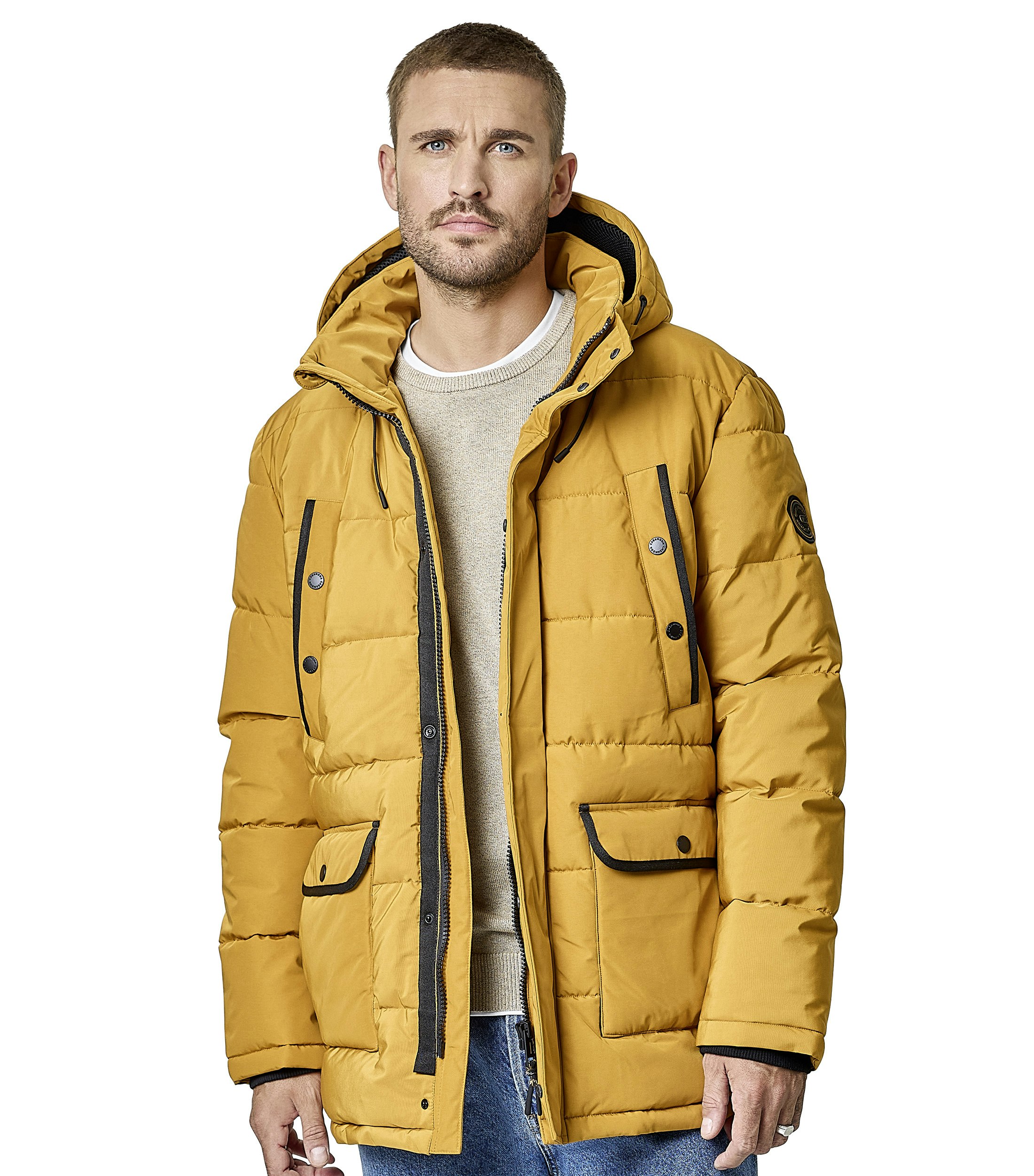 Das Model trägt eine Jacke im uni Muster in der Farbe Gelb