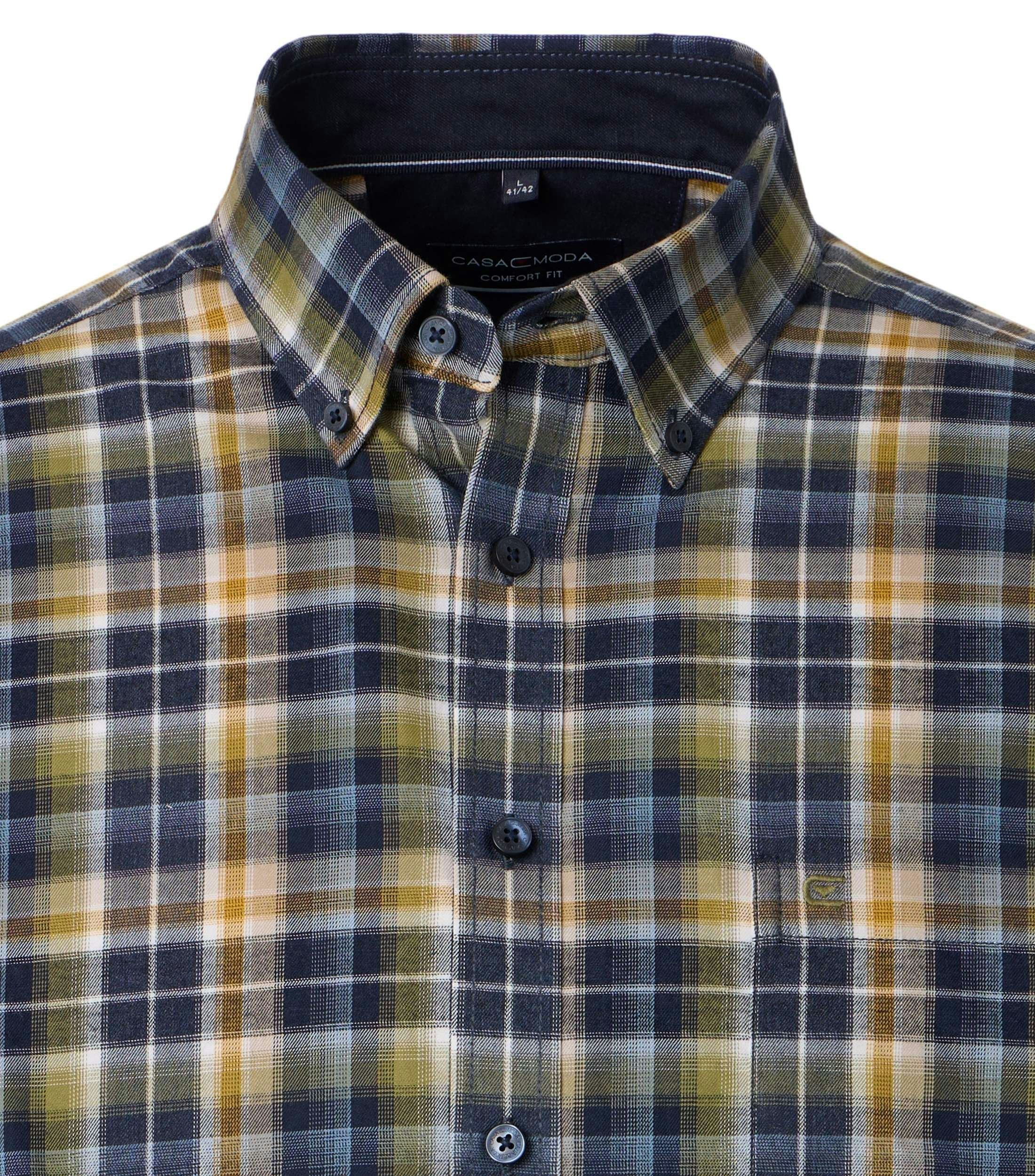 Ein Freizeithemd im kariert Muster in der Farbe Blau