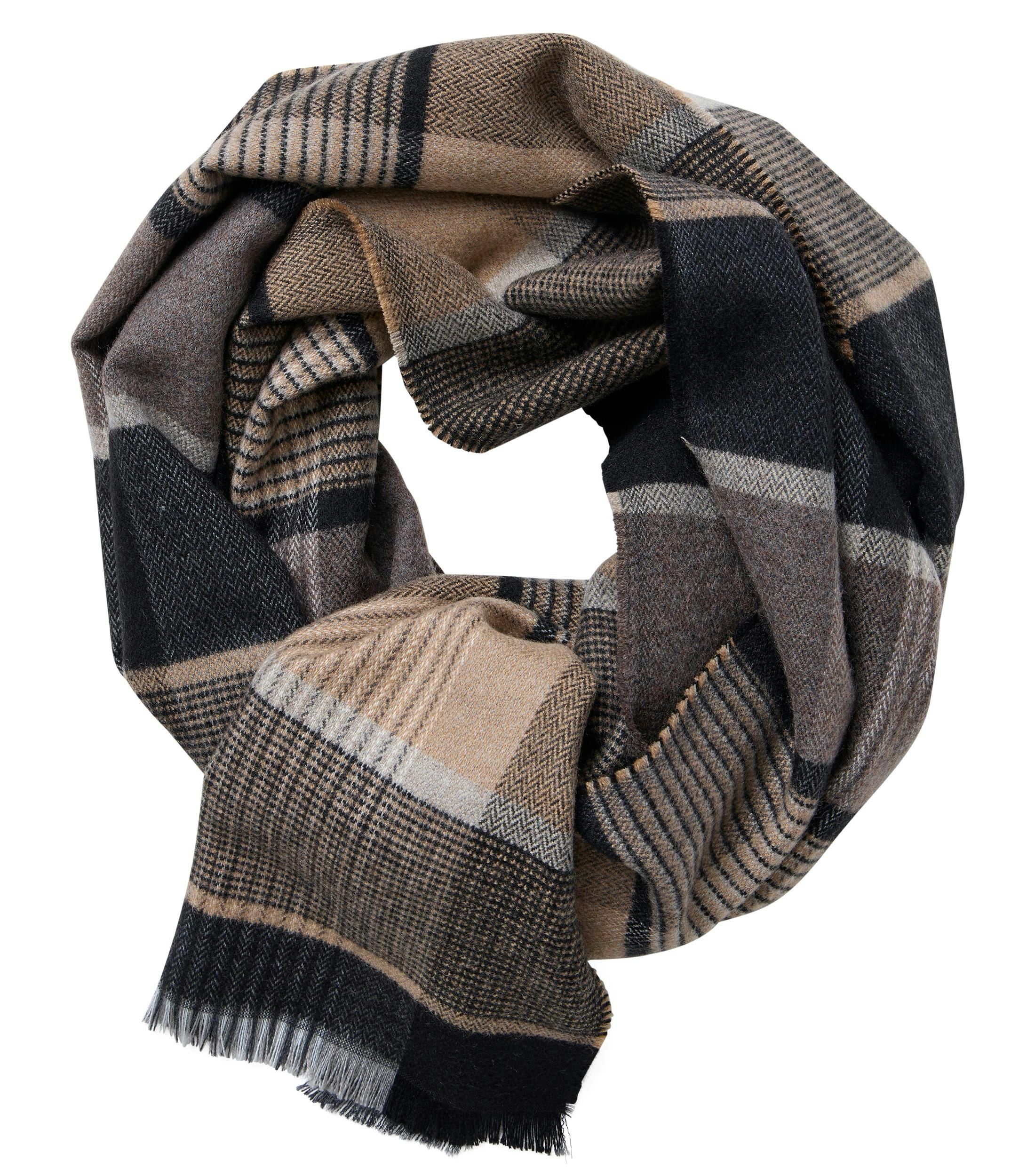 Ein Schal im kariert Muster in der Farbe Beige