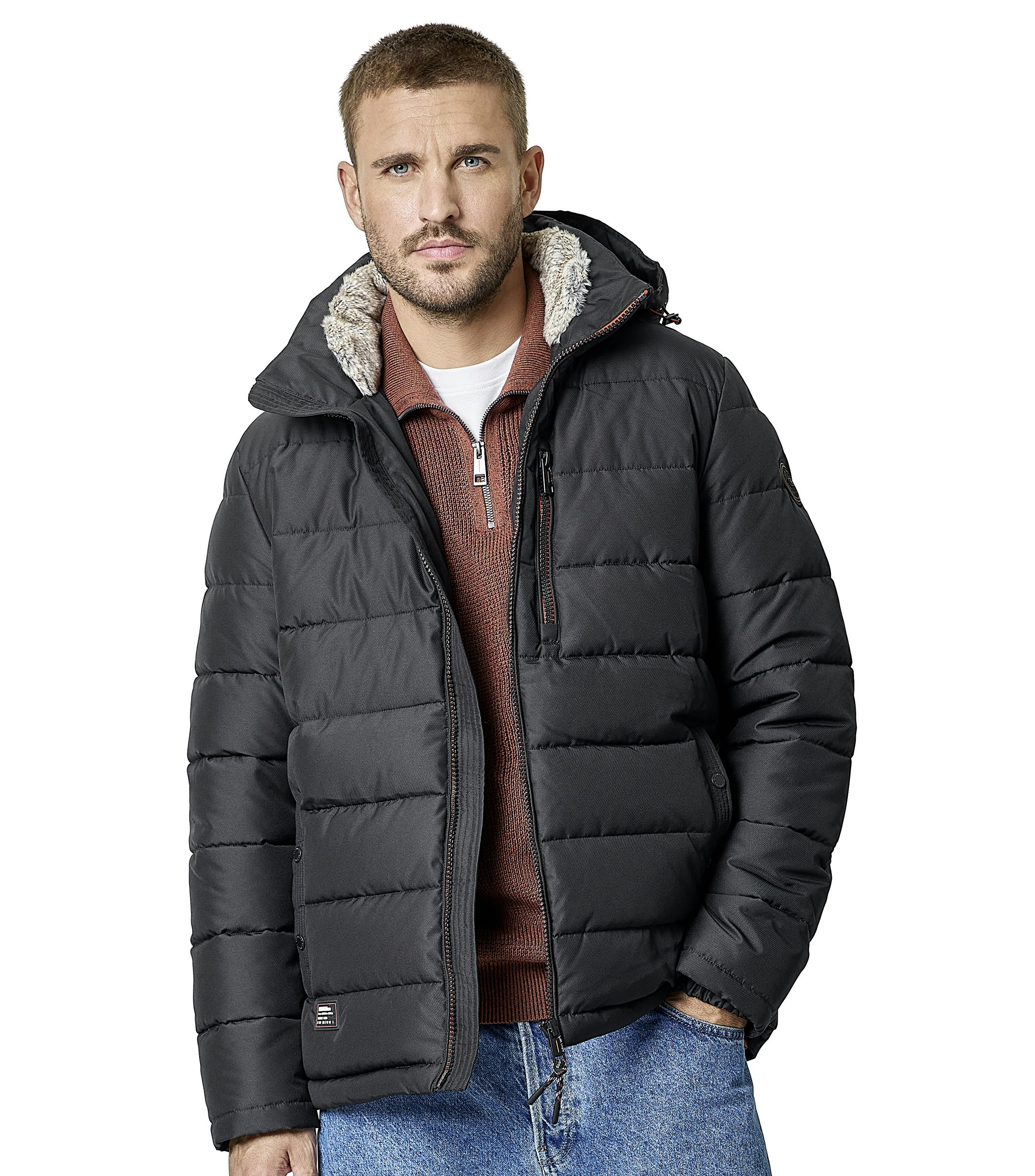 Das Model trägt eine Jacke im uni Muster in der Farbe Schwarz