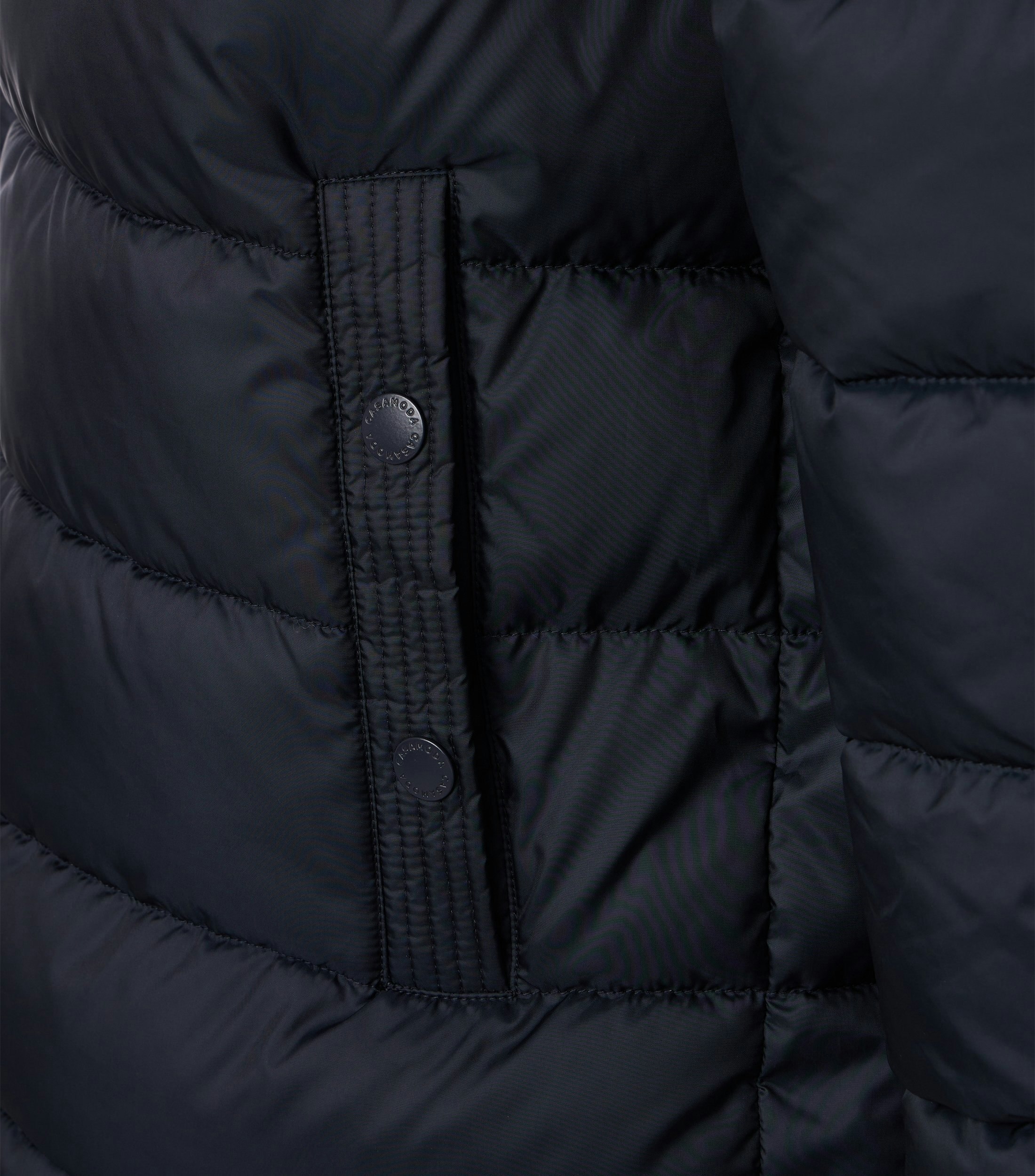 Eine Jacke im uni Muster in der Farbe Dunkelblau