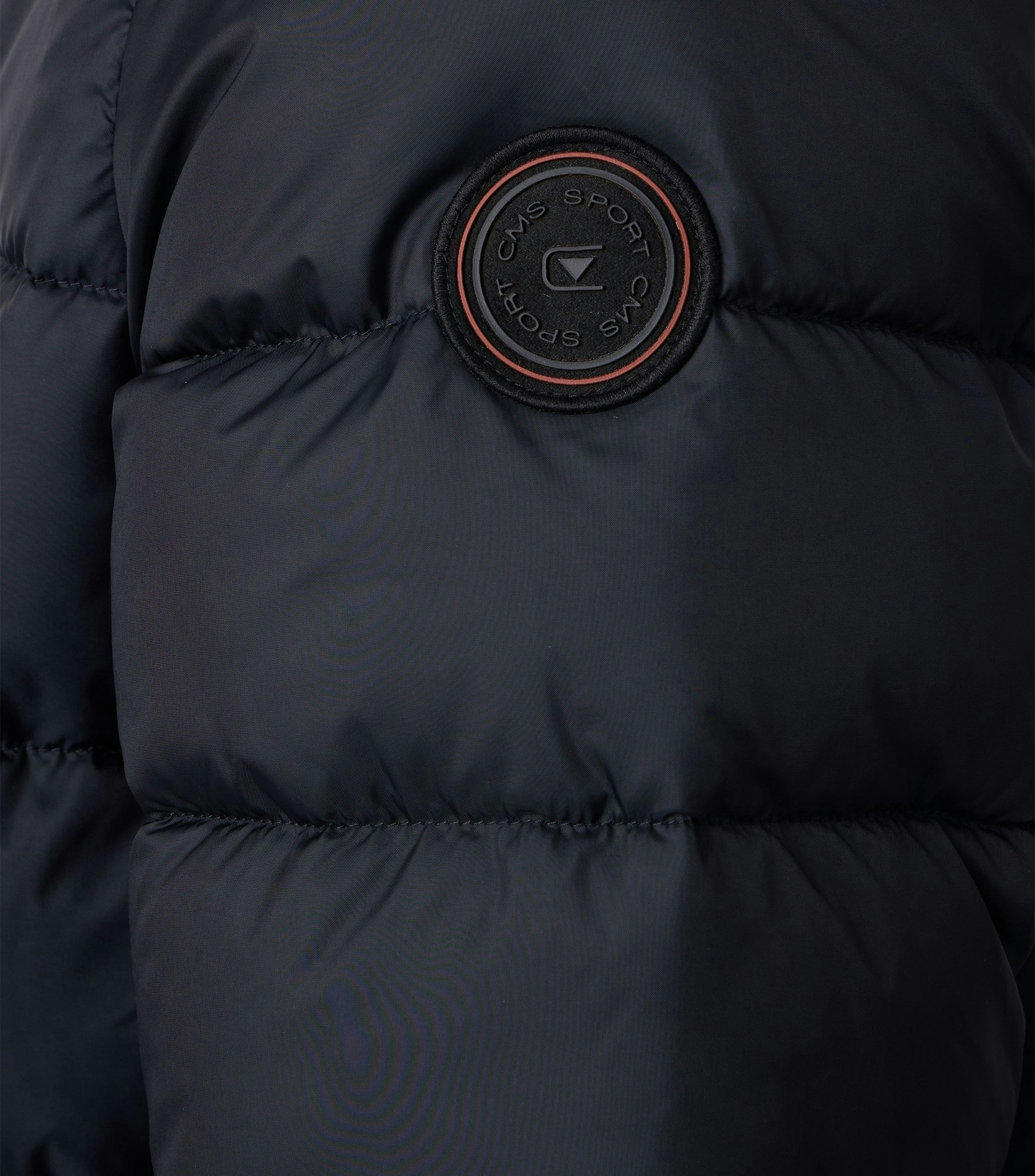 Eine Jacke im uni Muster in der Farbe Dunkelblau