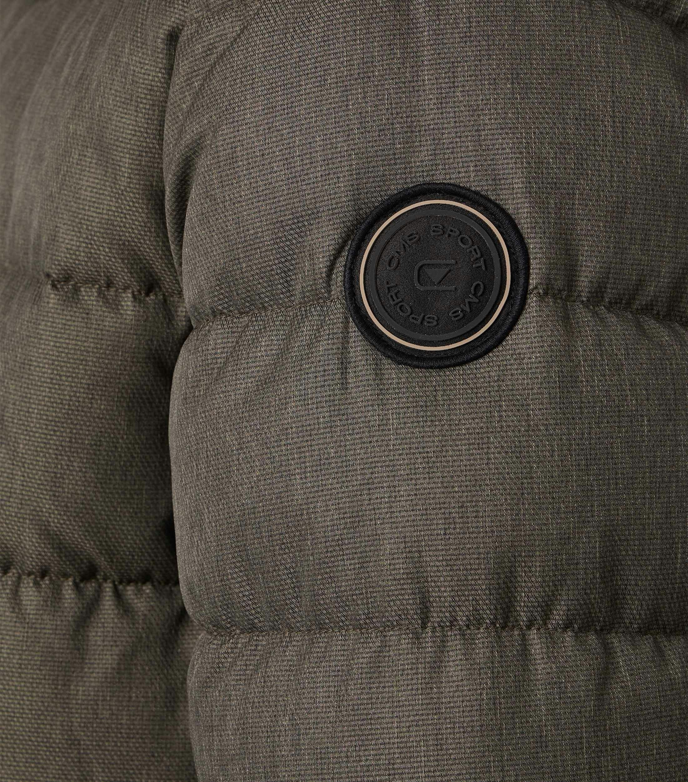 Eine Jacke im uni Muster in der Farbe Dunkelgrün