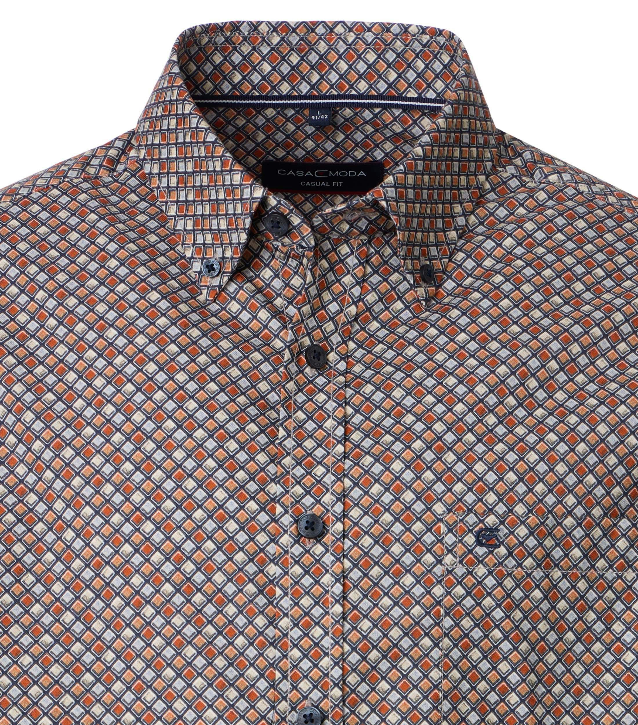 Ein Freizeithemd im Print Muster in der Farbe Orange