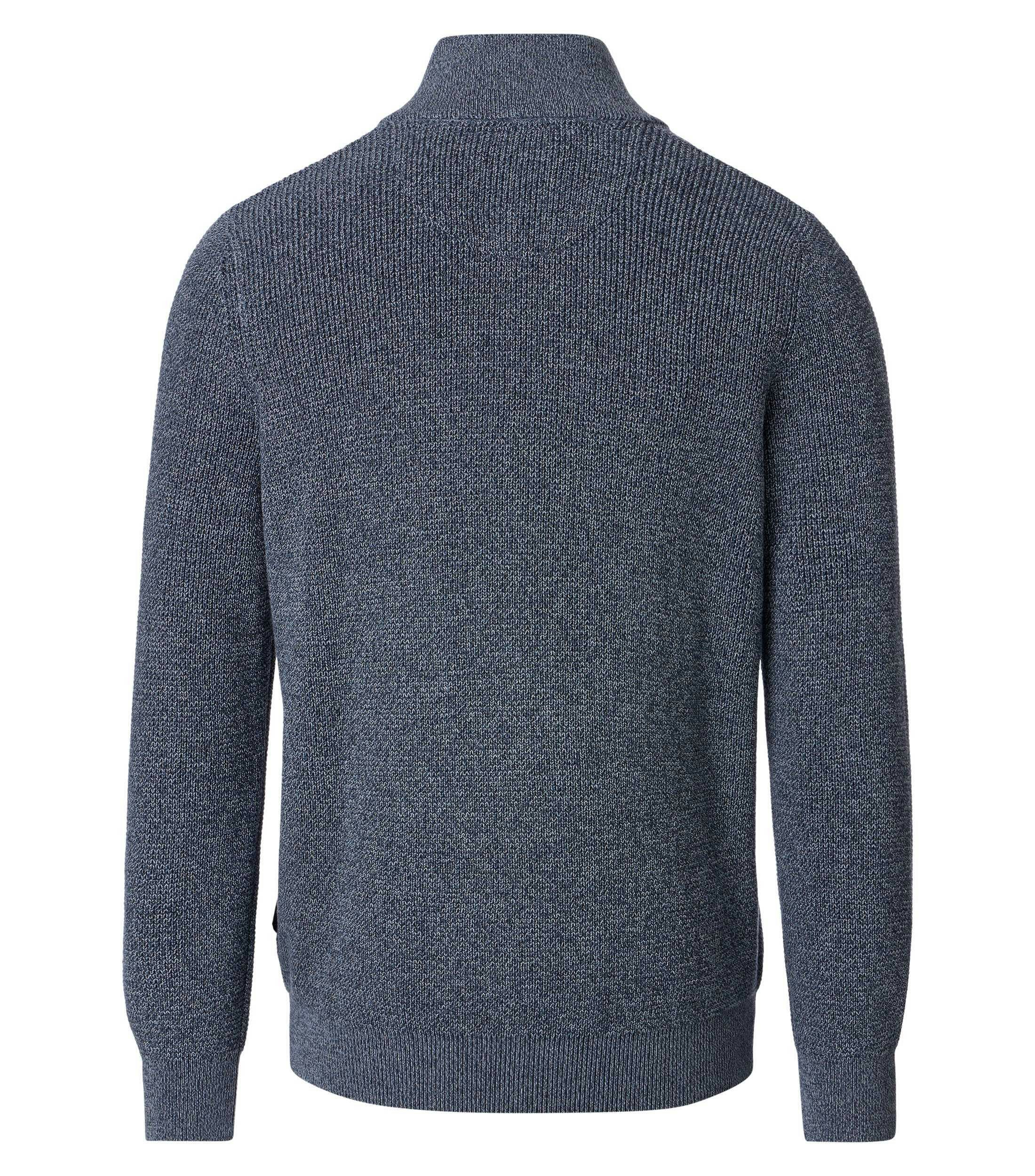 Ein Pullover im uni Muster in der Farbe Blau