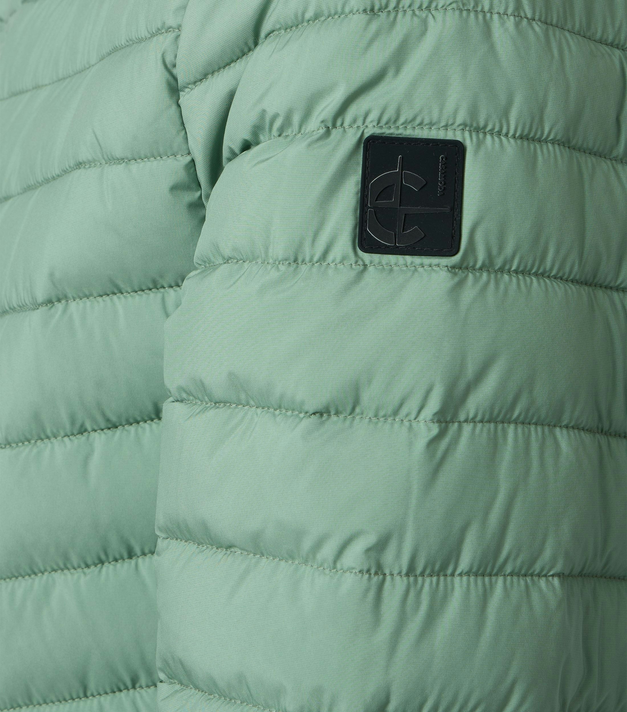 Eine Jacke im uni Muster in der Farbe Hellgrün